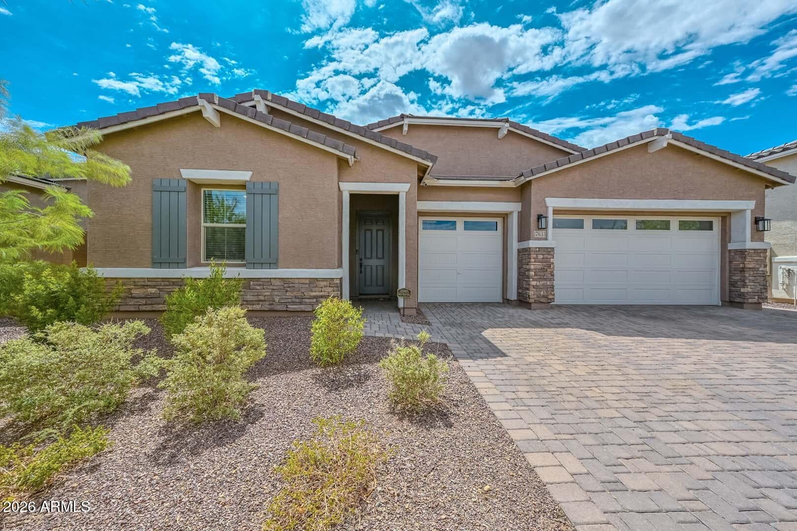 17633 W RUNNING DEER Trail