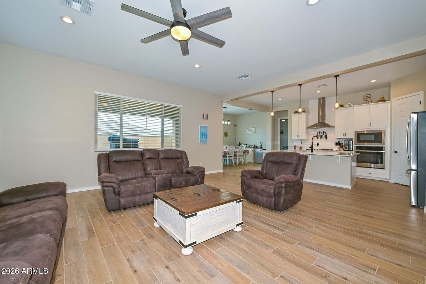 17633 W RUNNING DEER Trail