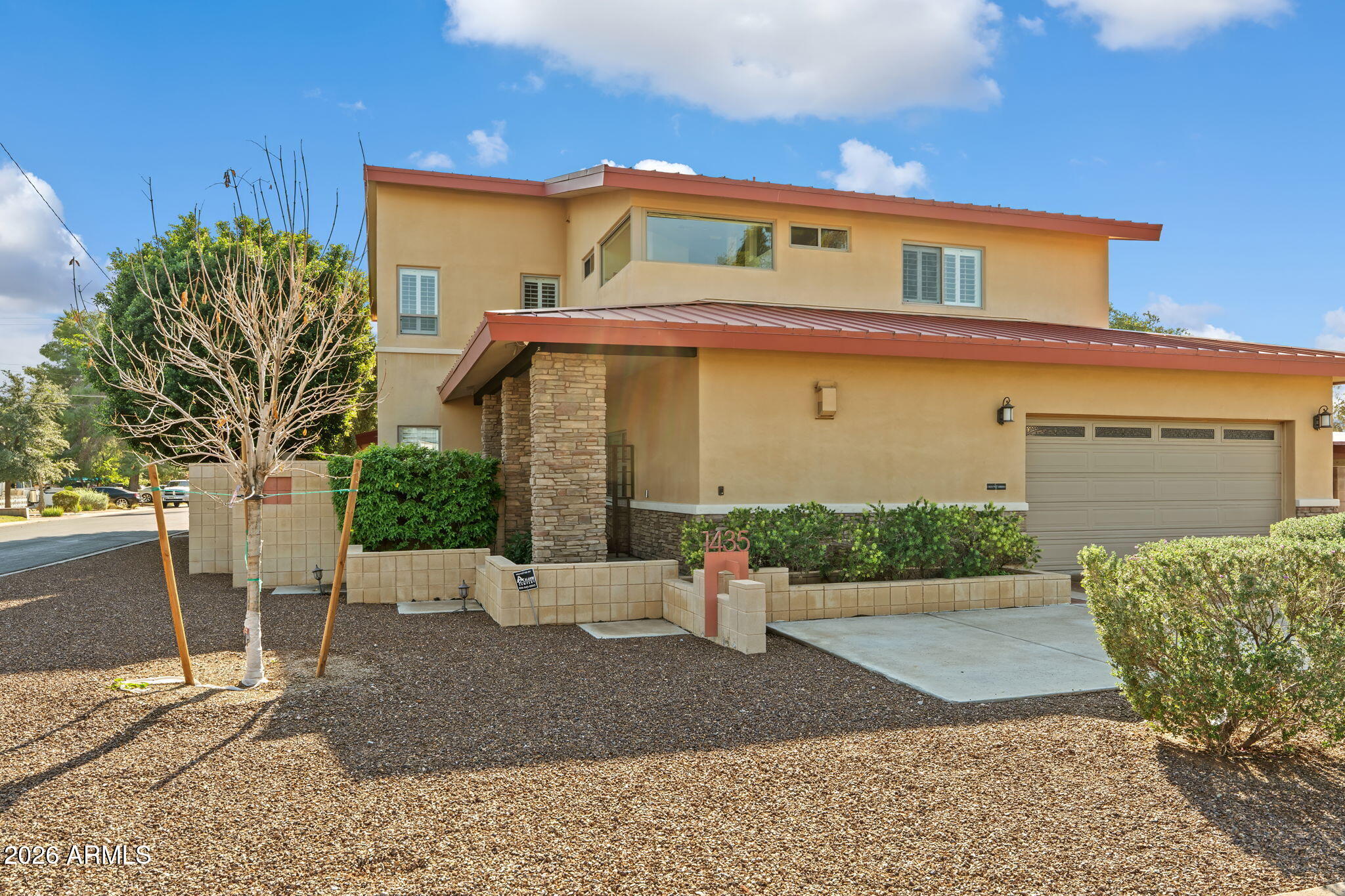 1435 E RANCHO Drive