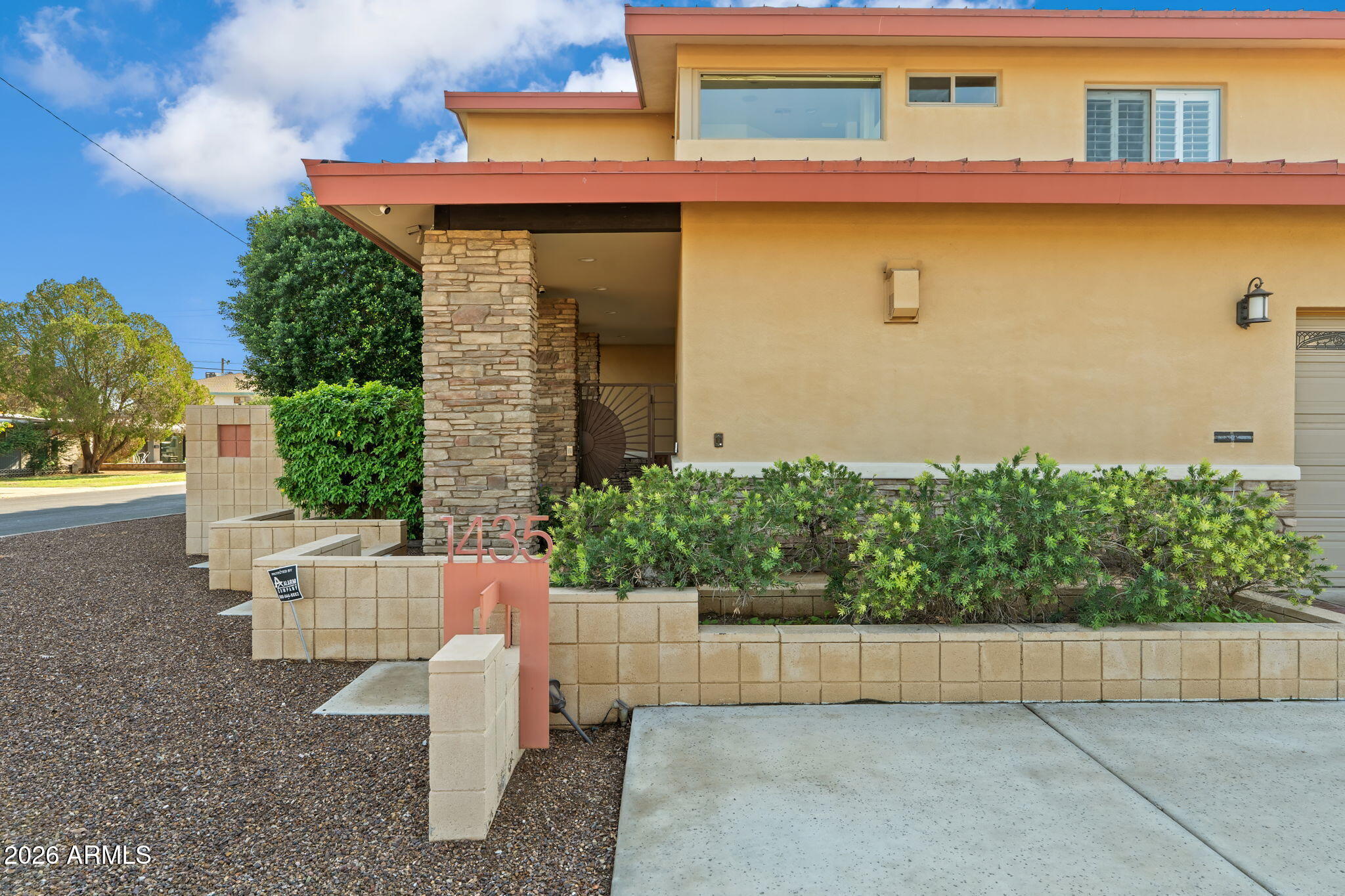 1435 E RANCHO Drive