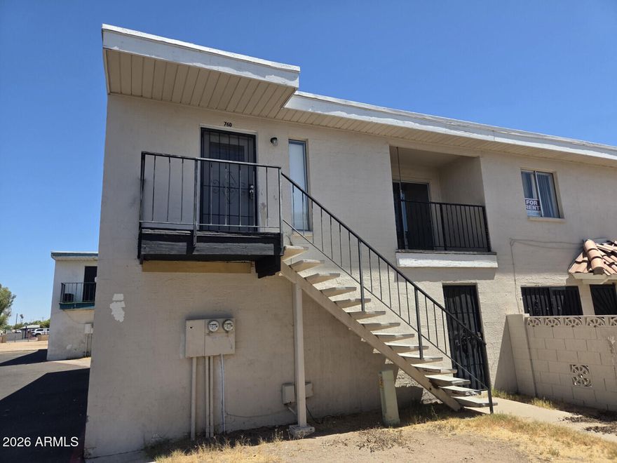 Charming Condo in Phoenix Arizona , The Condo Building was built in 1974 - Perfect blend of comfort and easy living . The Condo is Bright and open and shows well with modern appliances and open and airy feeling into the  living area space - The condo is well designed .