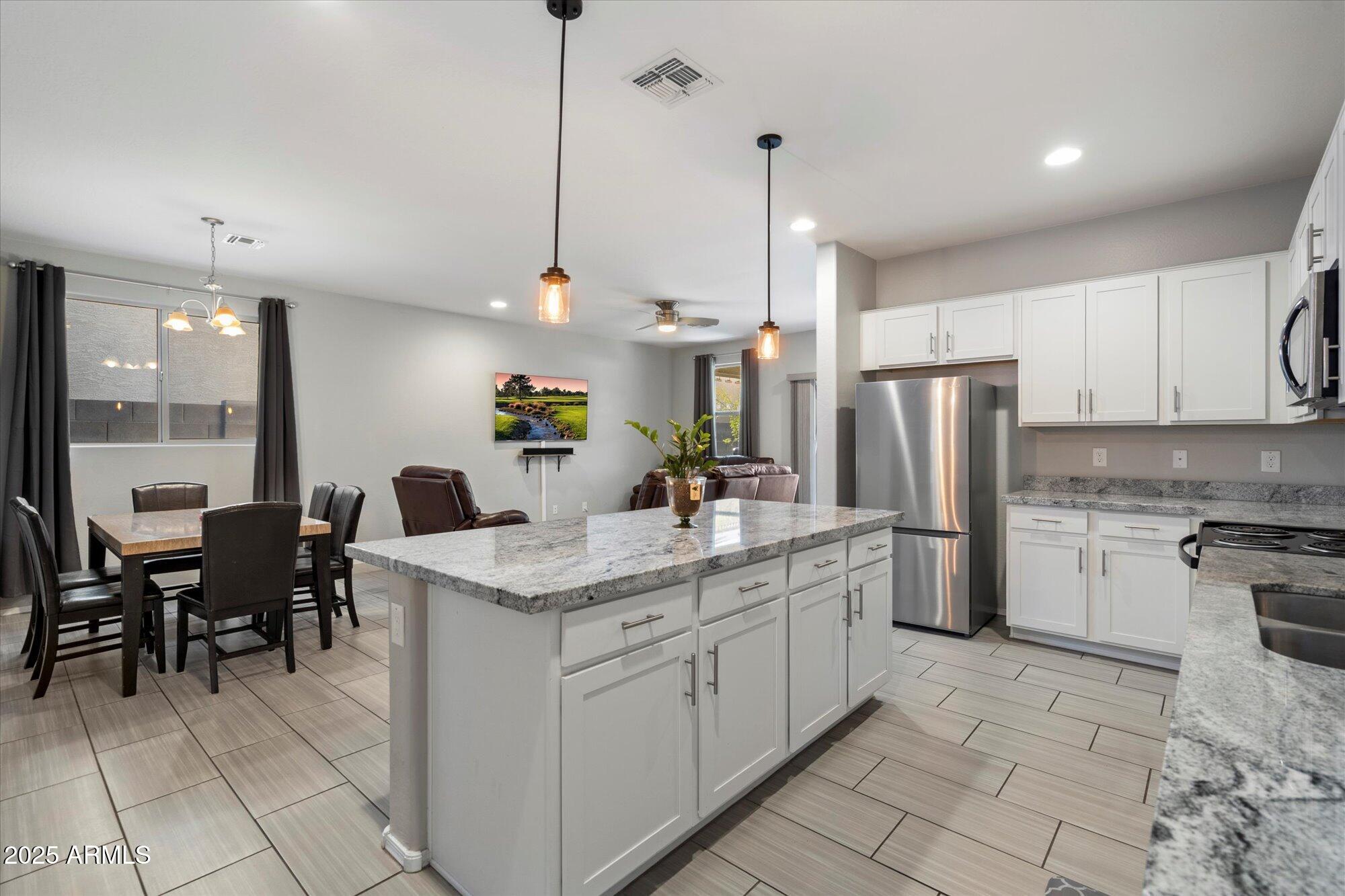 7142 W LAWRENCE Lane
