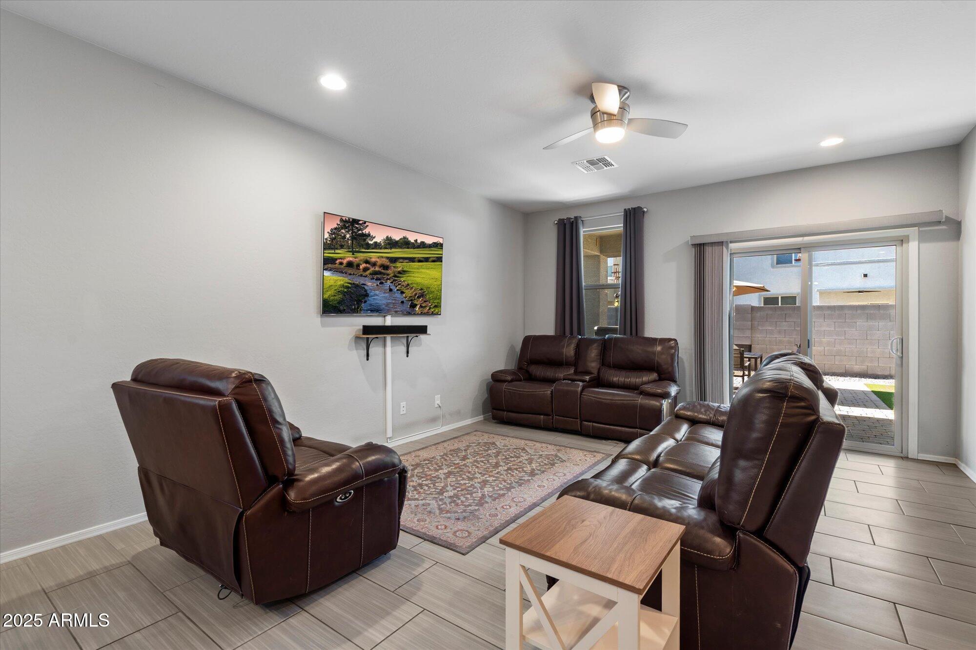 7142 W LAWRENCE Lane