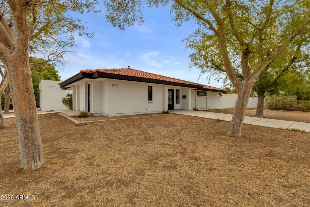 Photo of 1001 N Burk Street, Gilbert, AZ 85234 (MLS # 7075088)