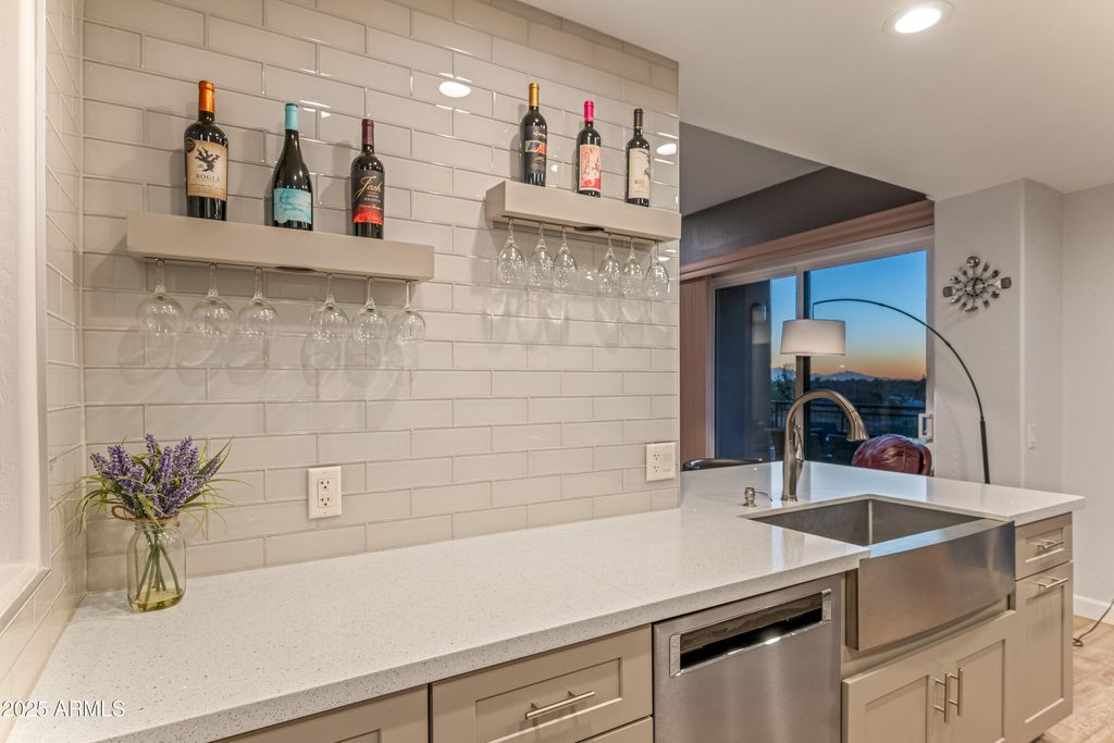 Photo of 2302 N Central Avenue #401, Phoenix, AZ 85004 (MLS # 6938031)