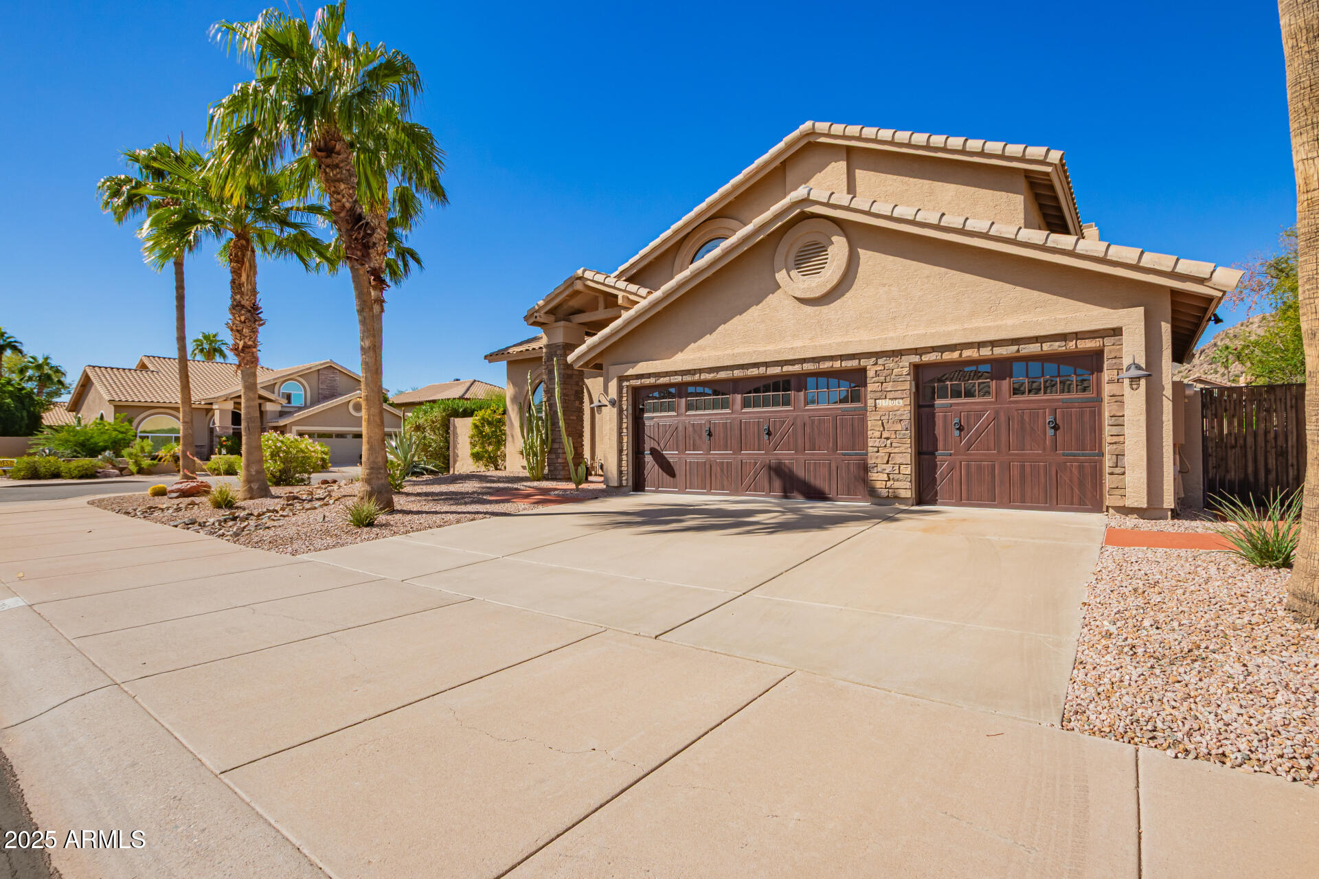 1706 E BROOKWOOD Court