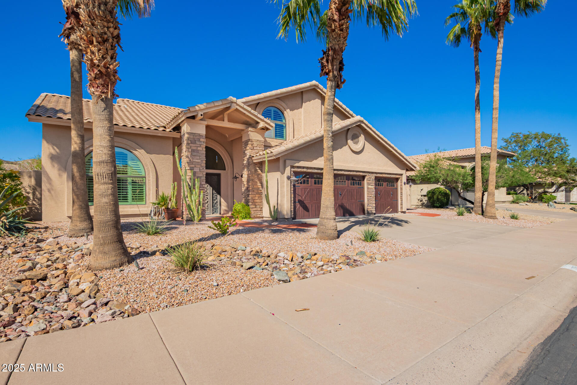 1706 E BROOKWOOD Court