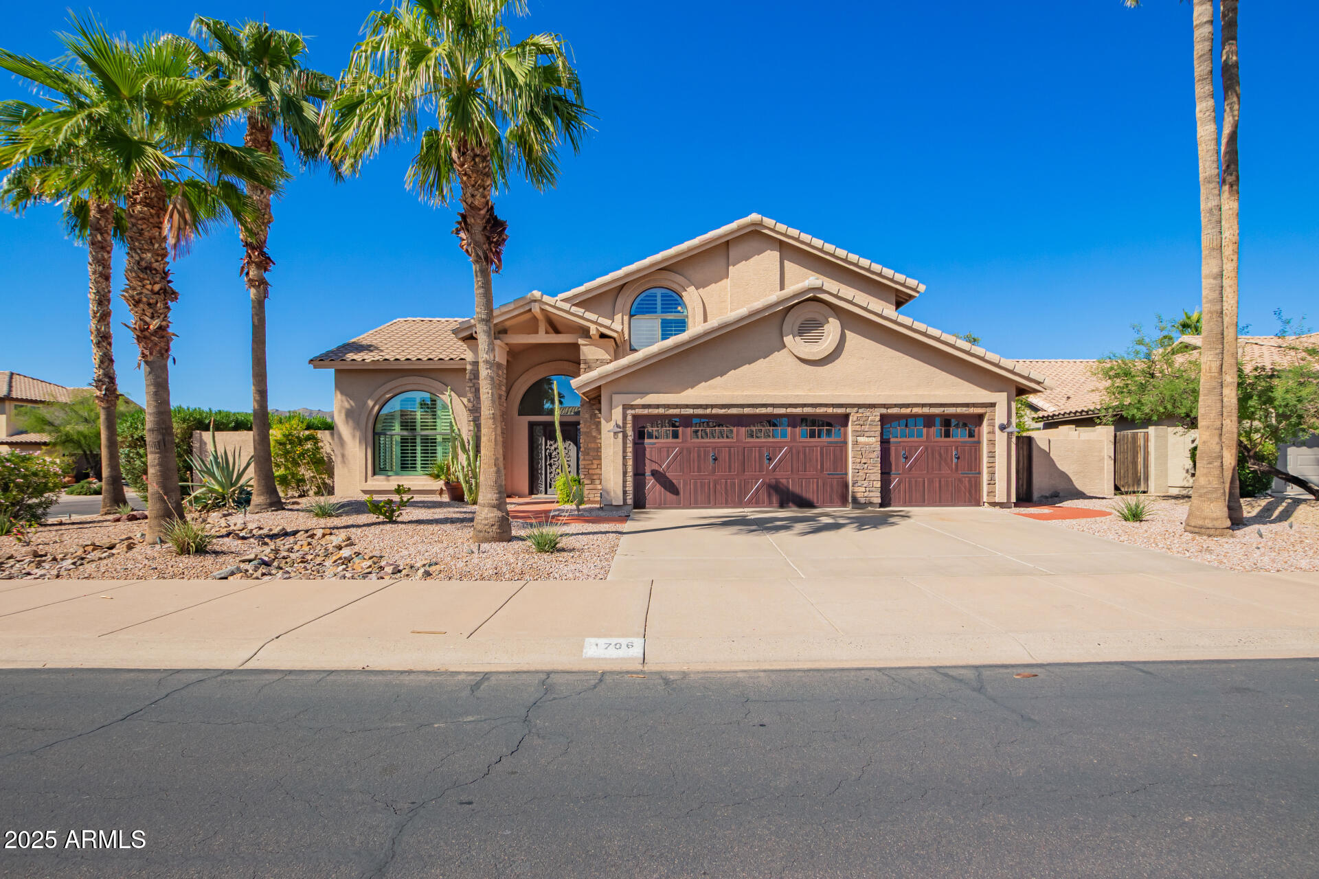 1706 E BROOKWOOD Court