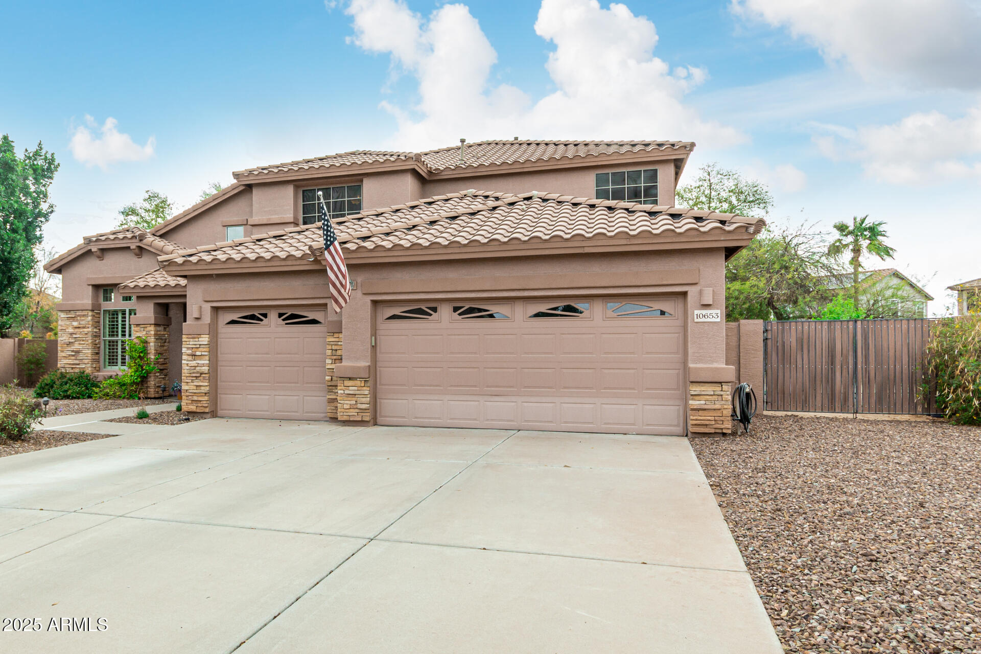 10653 E LINDNER Circle