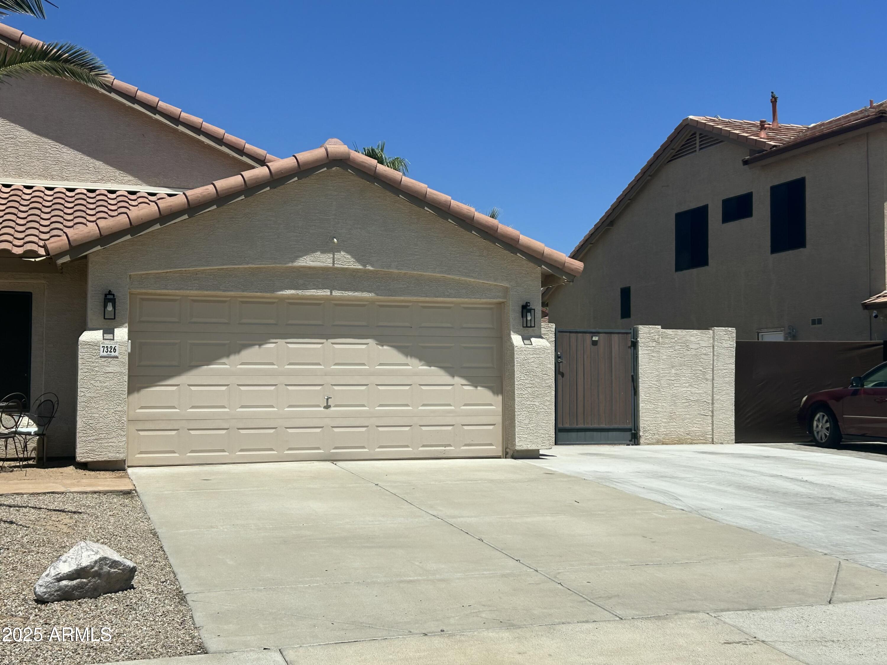 7326 W DREYFUS Drive