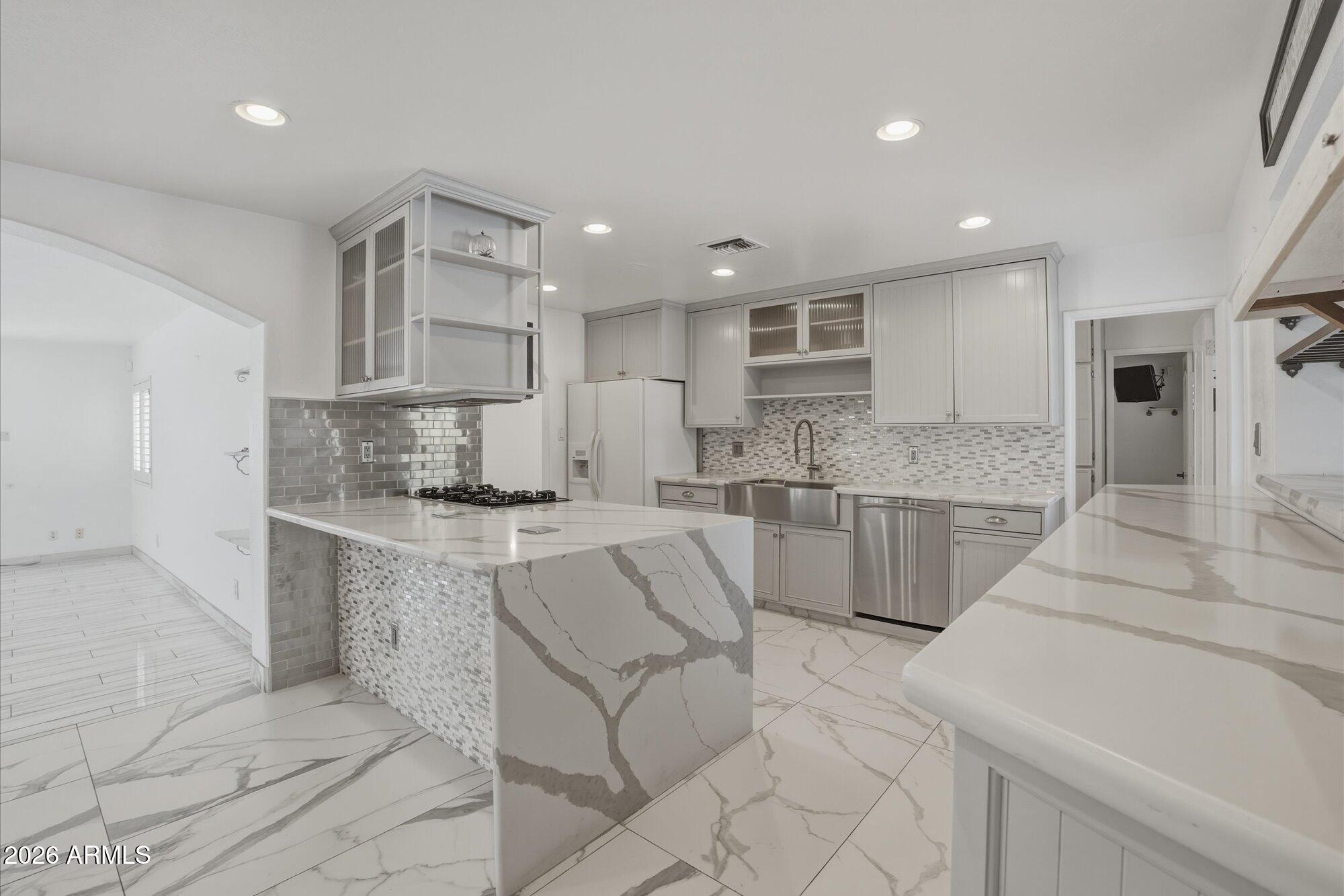 1532 W LOMA Lane