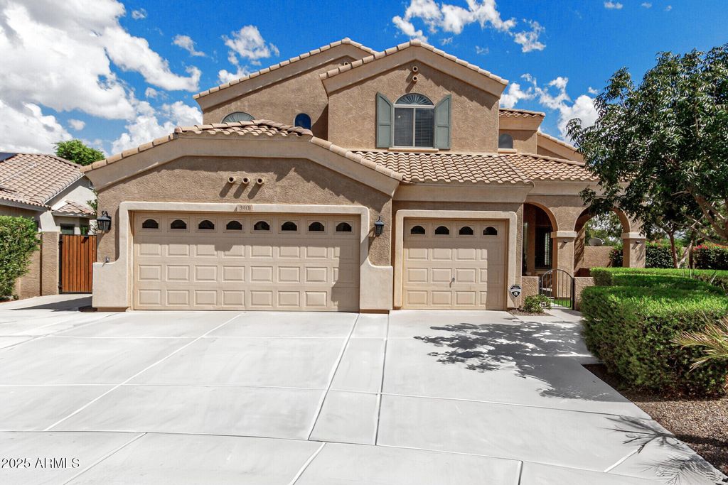 Photo of 3901 S Halsted Drive, Chandler, AZ 85286 (MLS # 6920610)