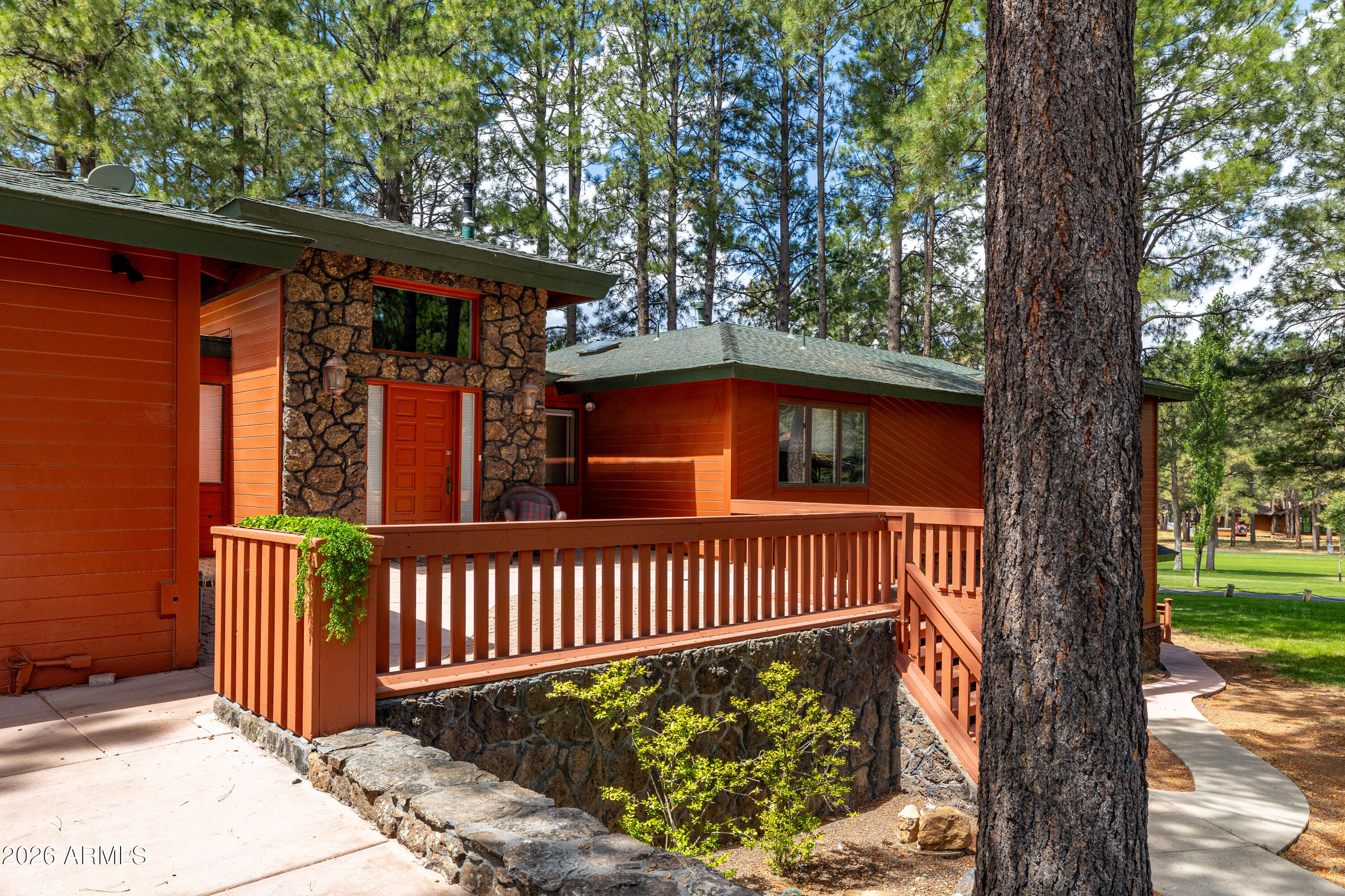 1407 N MARIPOSA Road