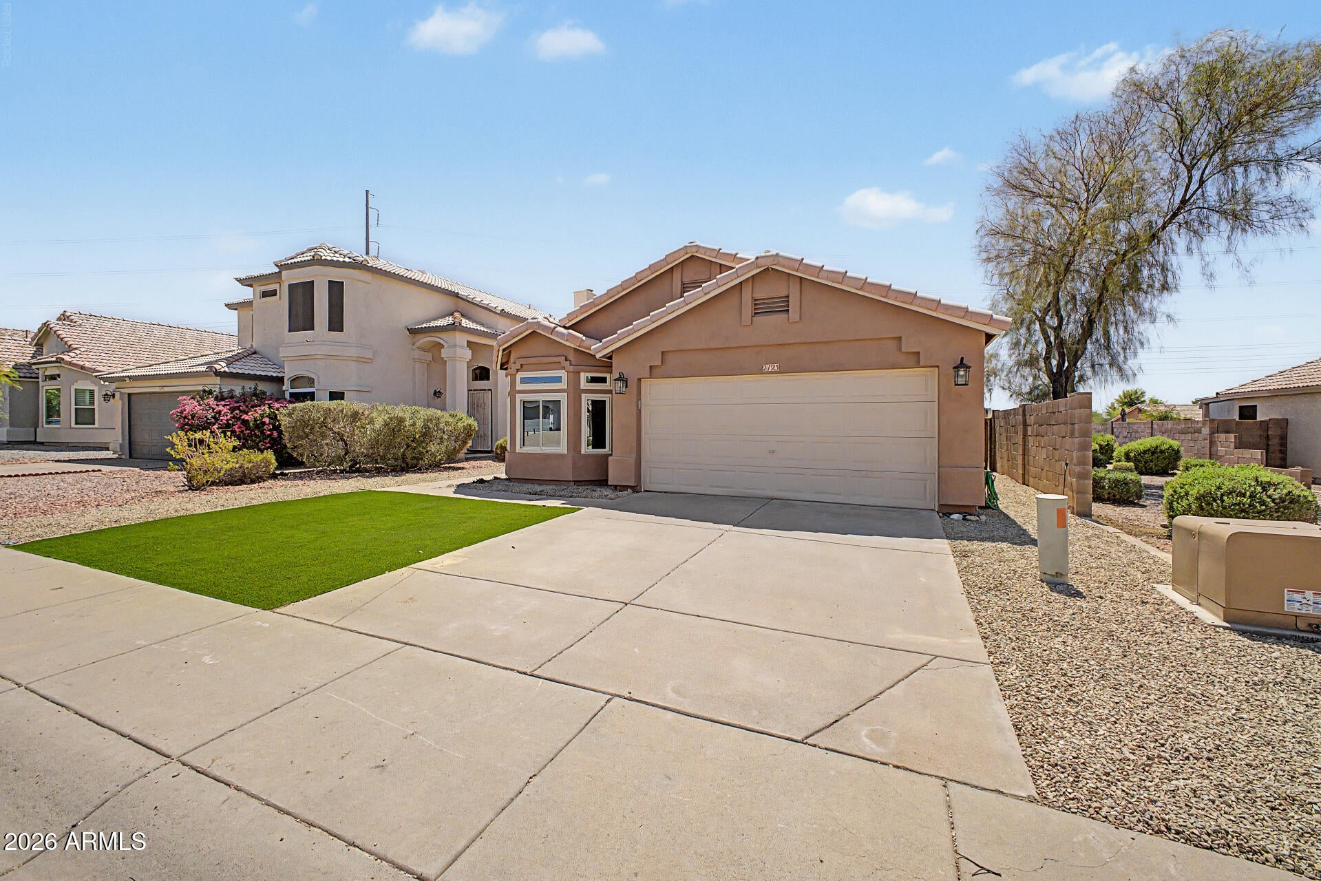 2123 E ROCKWOOD Drive