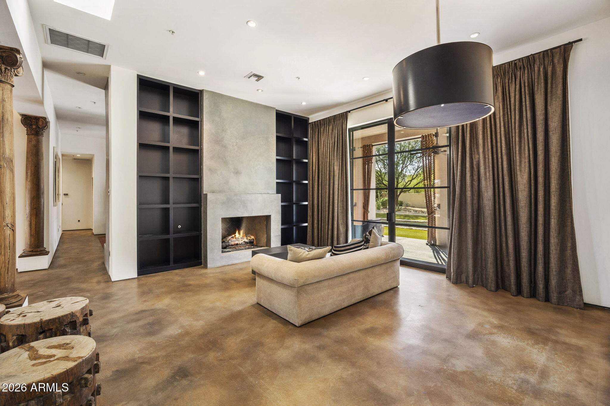 7702 N MOCKINGBIRD Lane