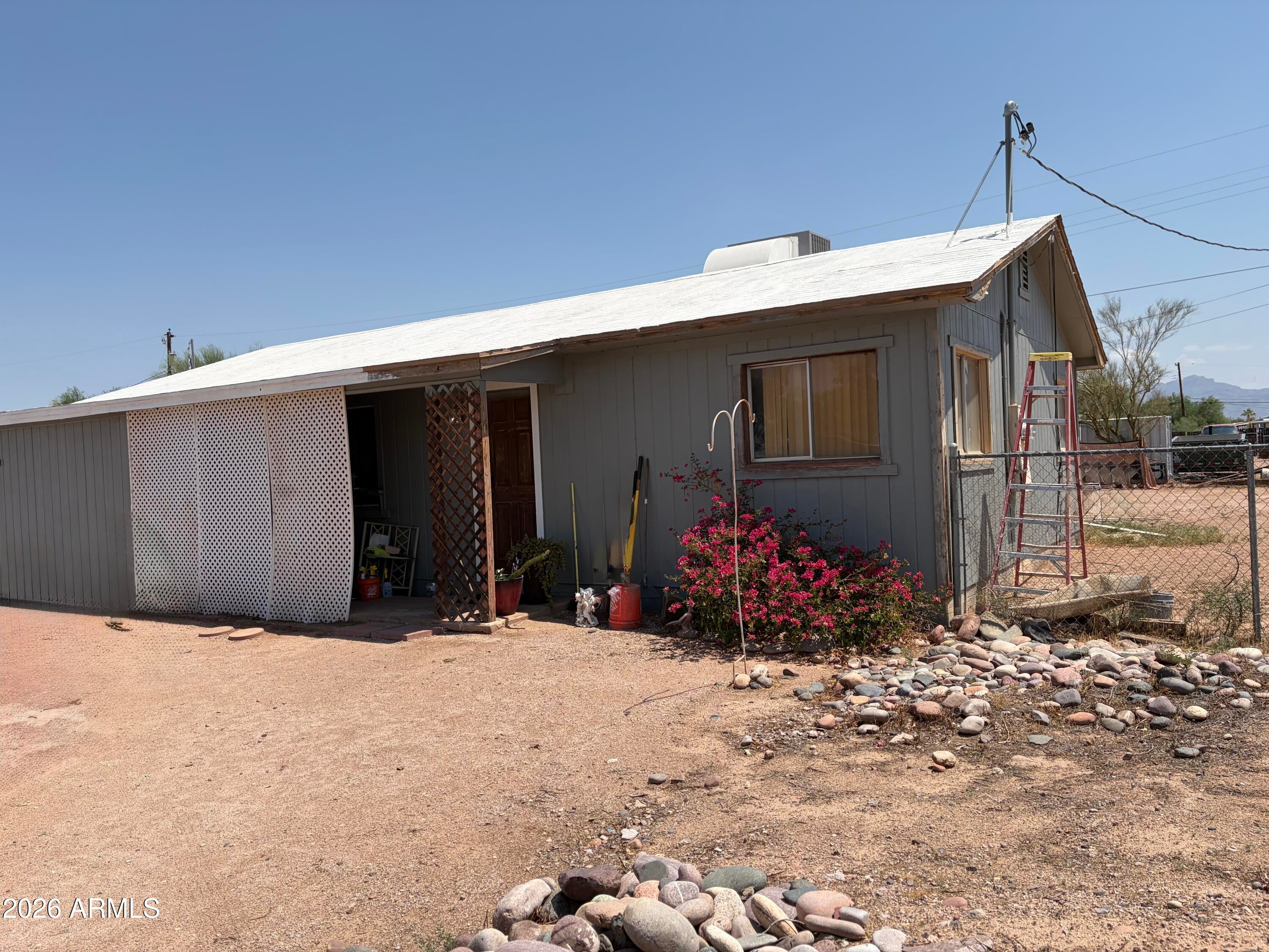 1089 S WARNER Drive
