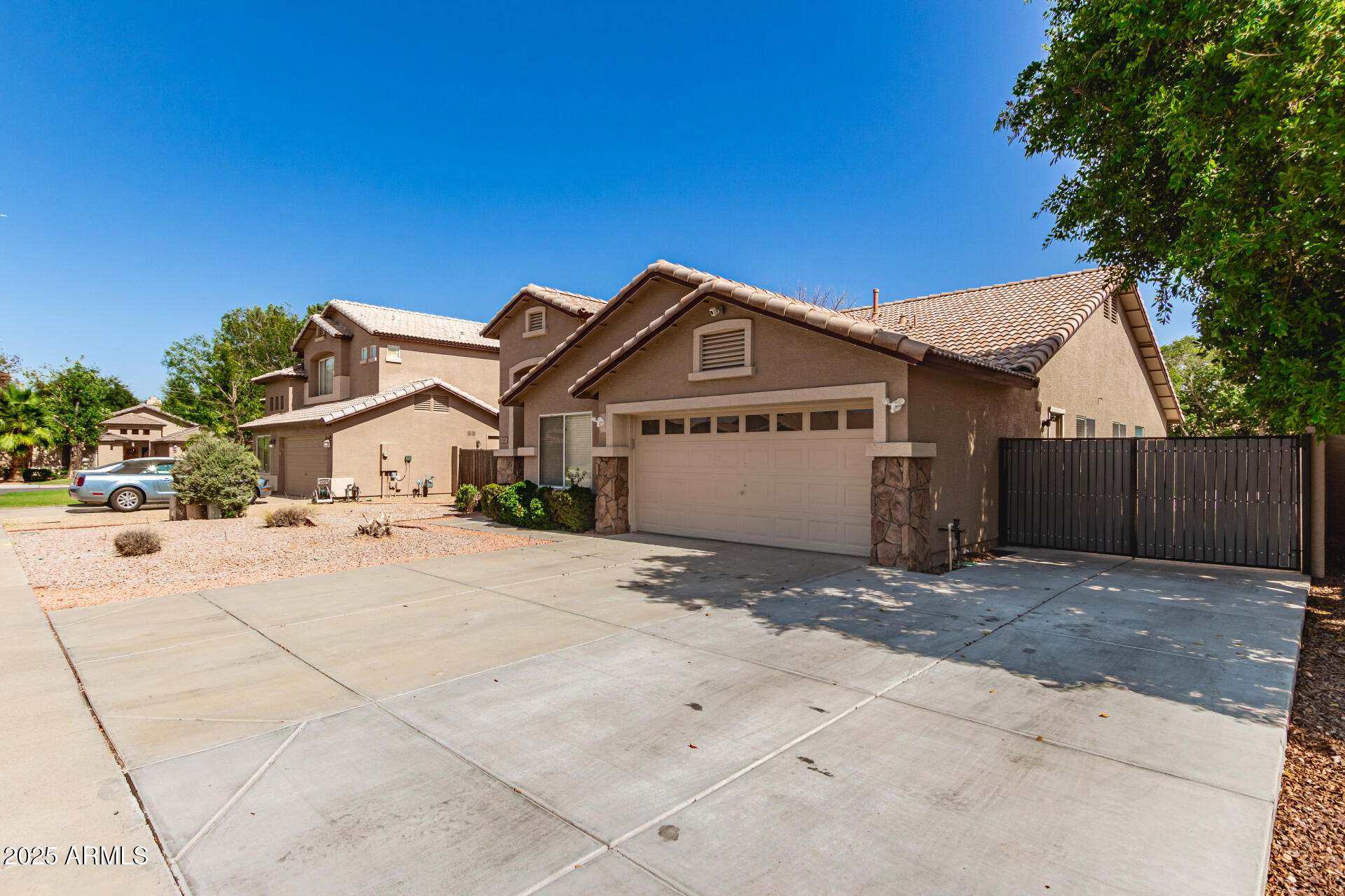 8343 W PARADISE Drive