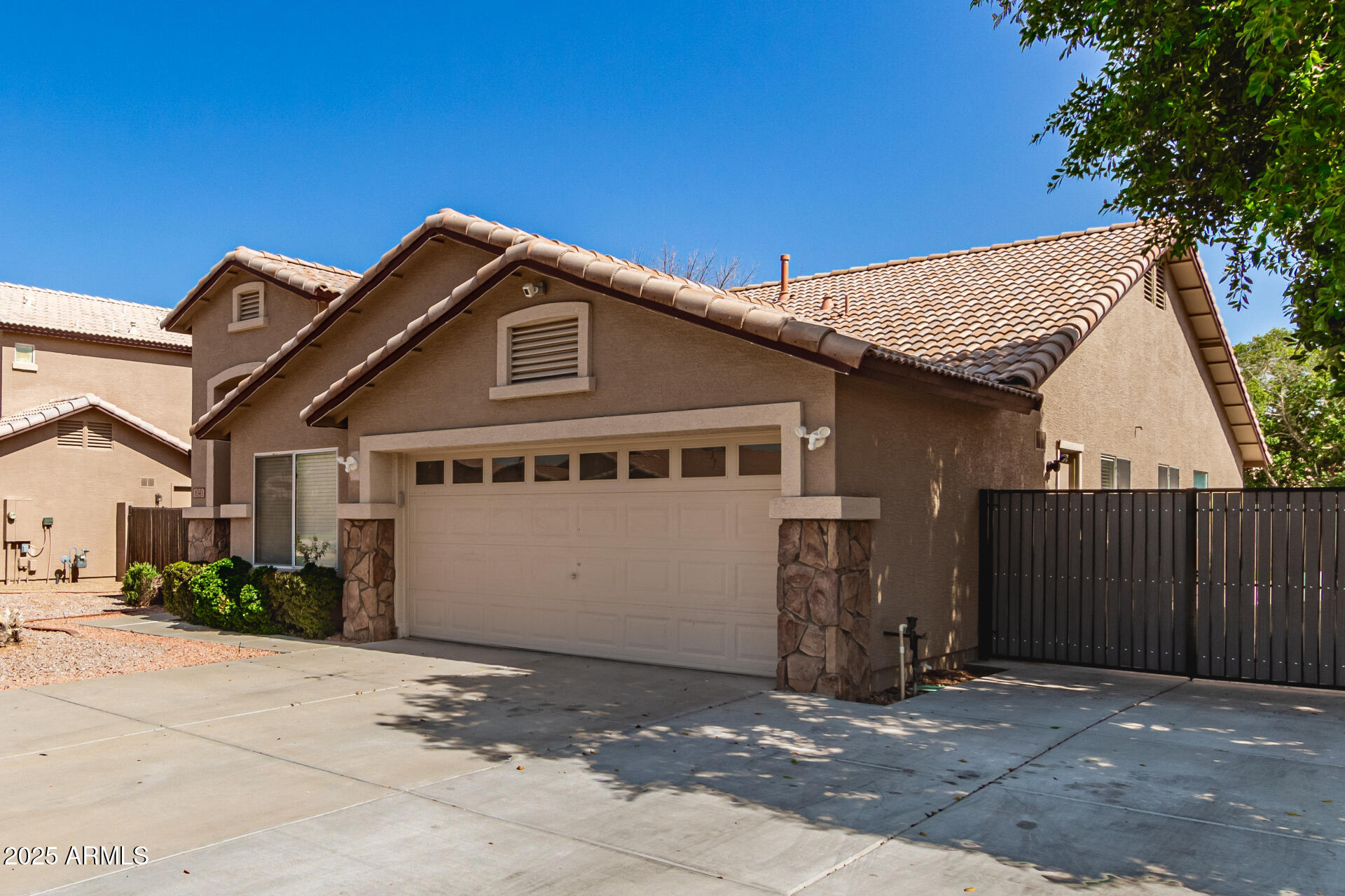 8343 W PARADISE Drive