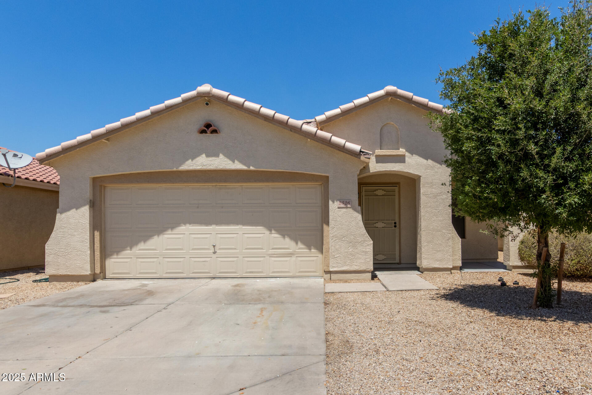 2526 W MOBILE Lane