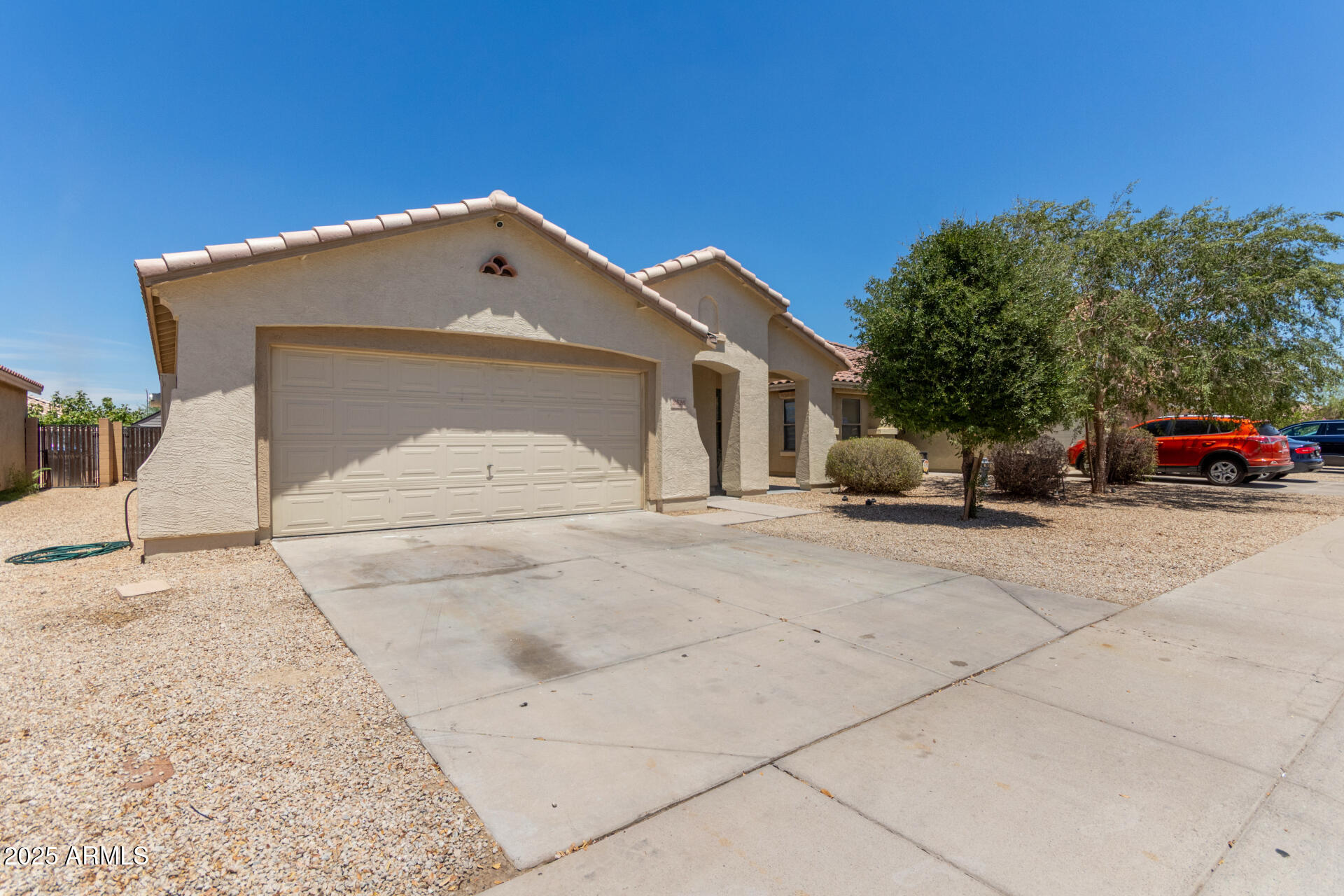 2526 W MOBILE Lane