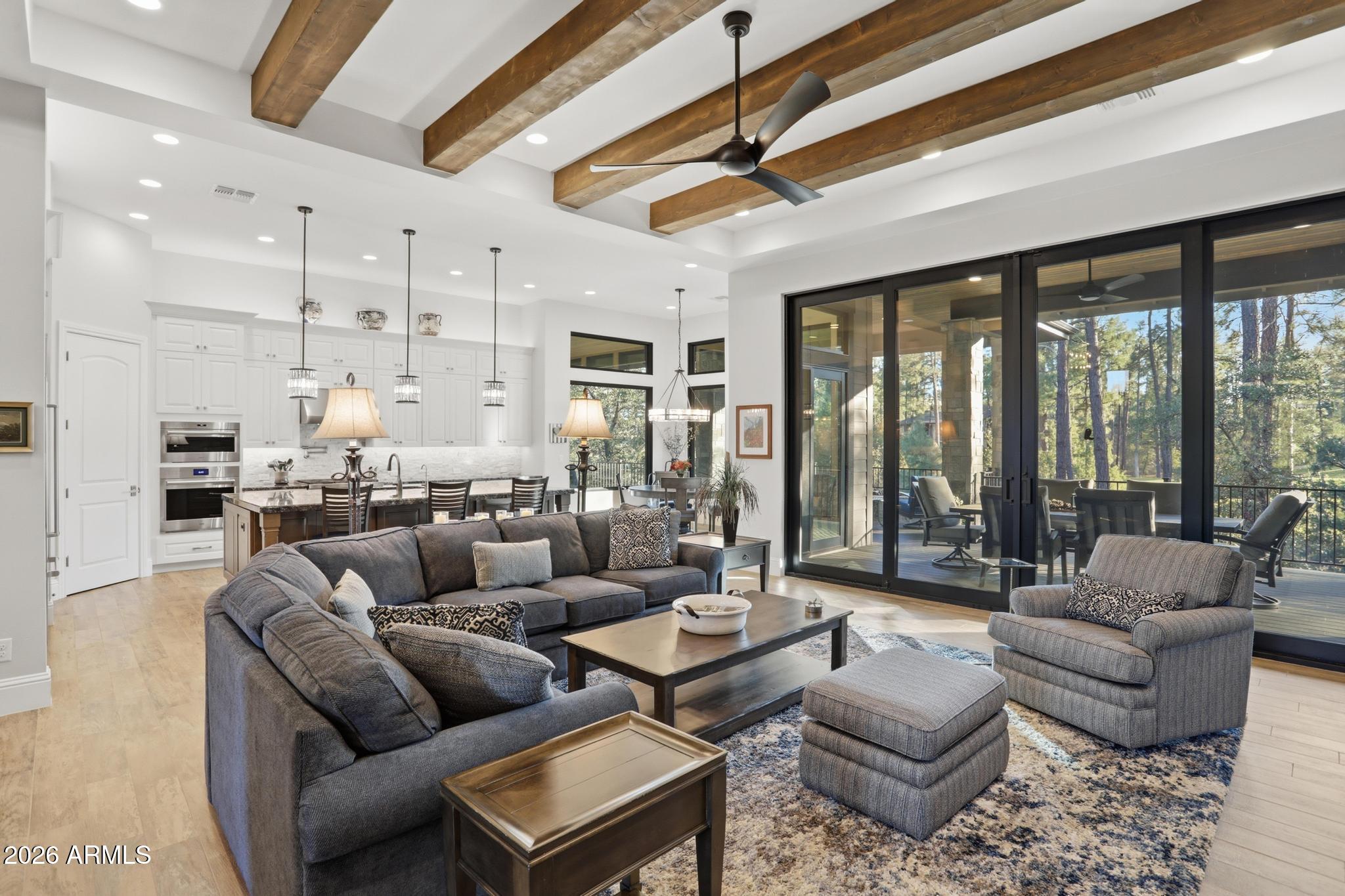 2207 E FILAREE Circle