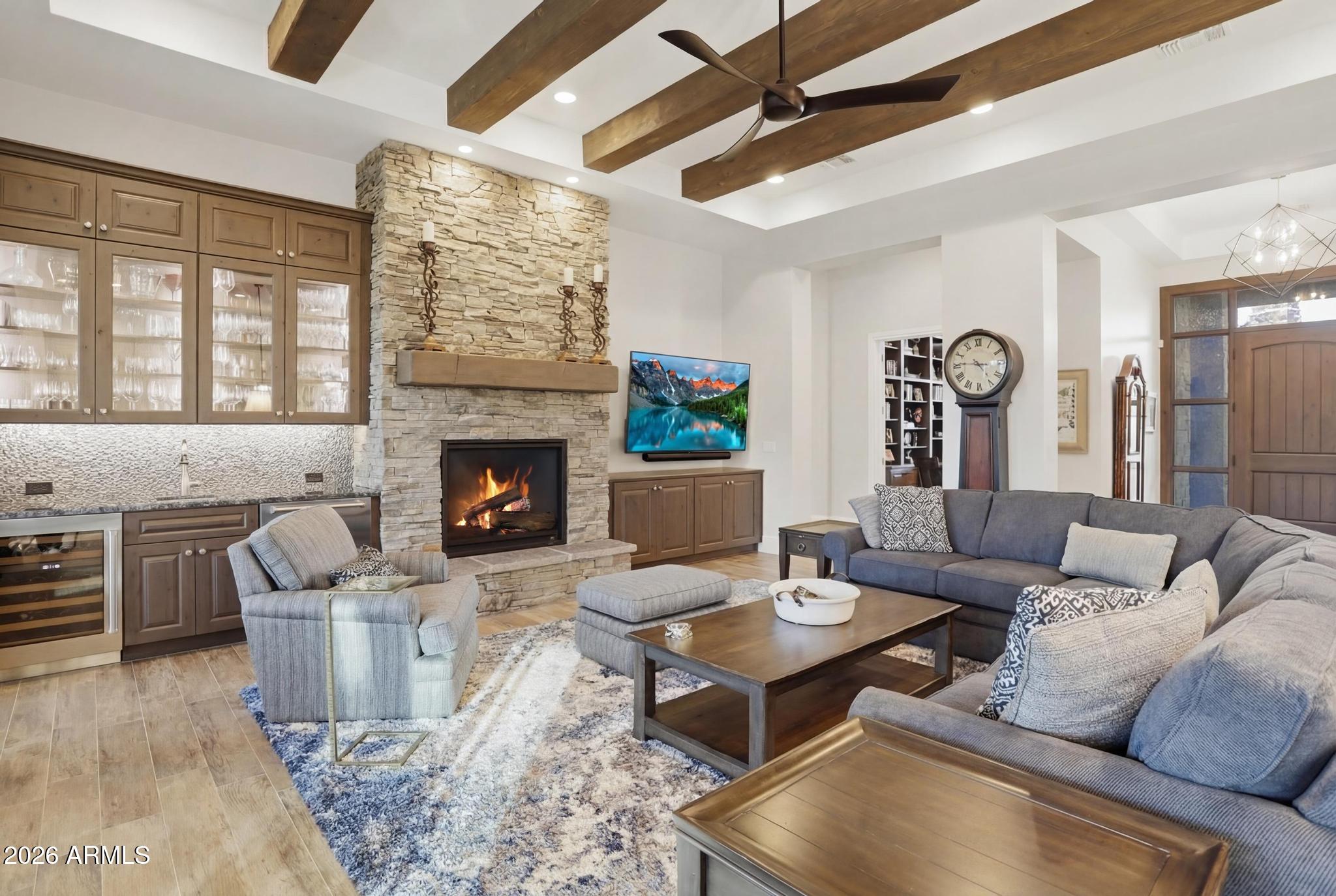 2207 E FILAREE Circle