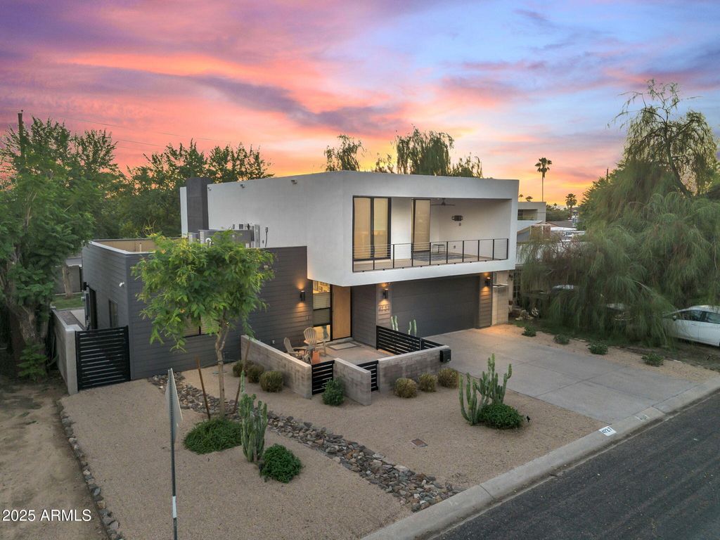 Photo of 4727 E Montecito Avenue, Phoenix, AZ 85018 (MLS # 6934768)