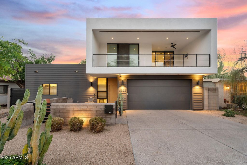 Photo of 4727 E Montecito Avenue, Phoenix, AZ 85018 (MLS # 6934768)