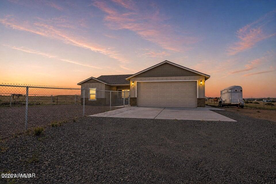 660 S FOOTHILLS Boulevard