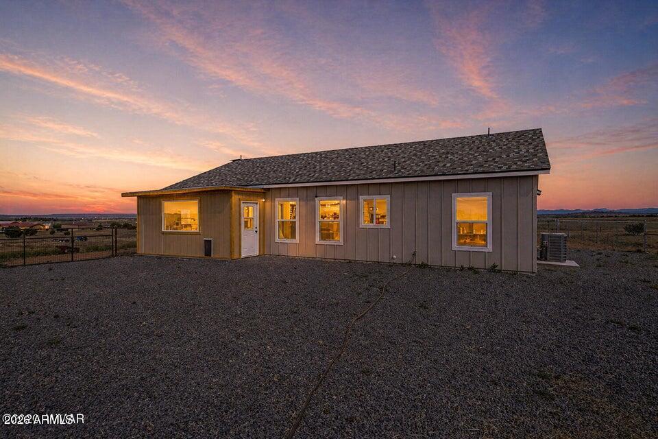 660 S FOOTHILLS Boulevard