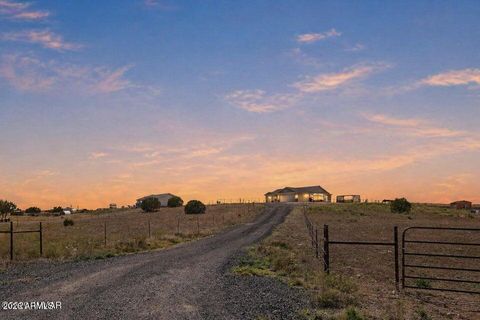 Property photo of 660 S Foothills Boulevard, Taylor, AZ 85939
