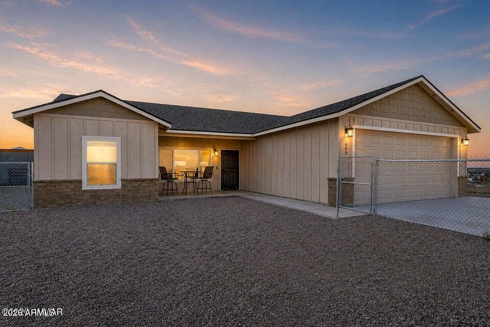 660 S FOOTHILLS Boulevard