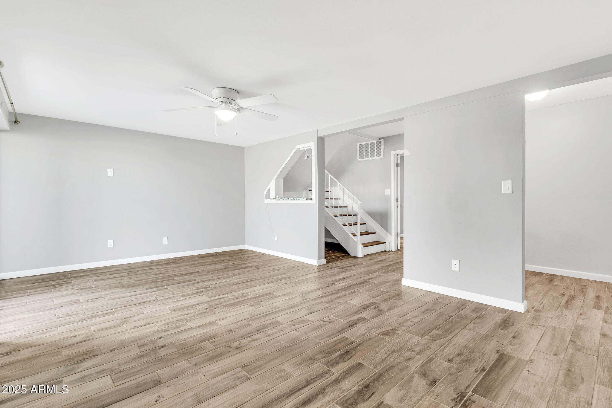 2524 S El Paradiso -- 30