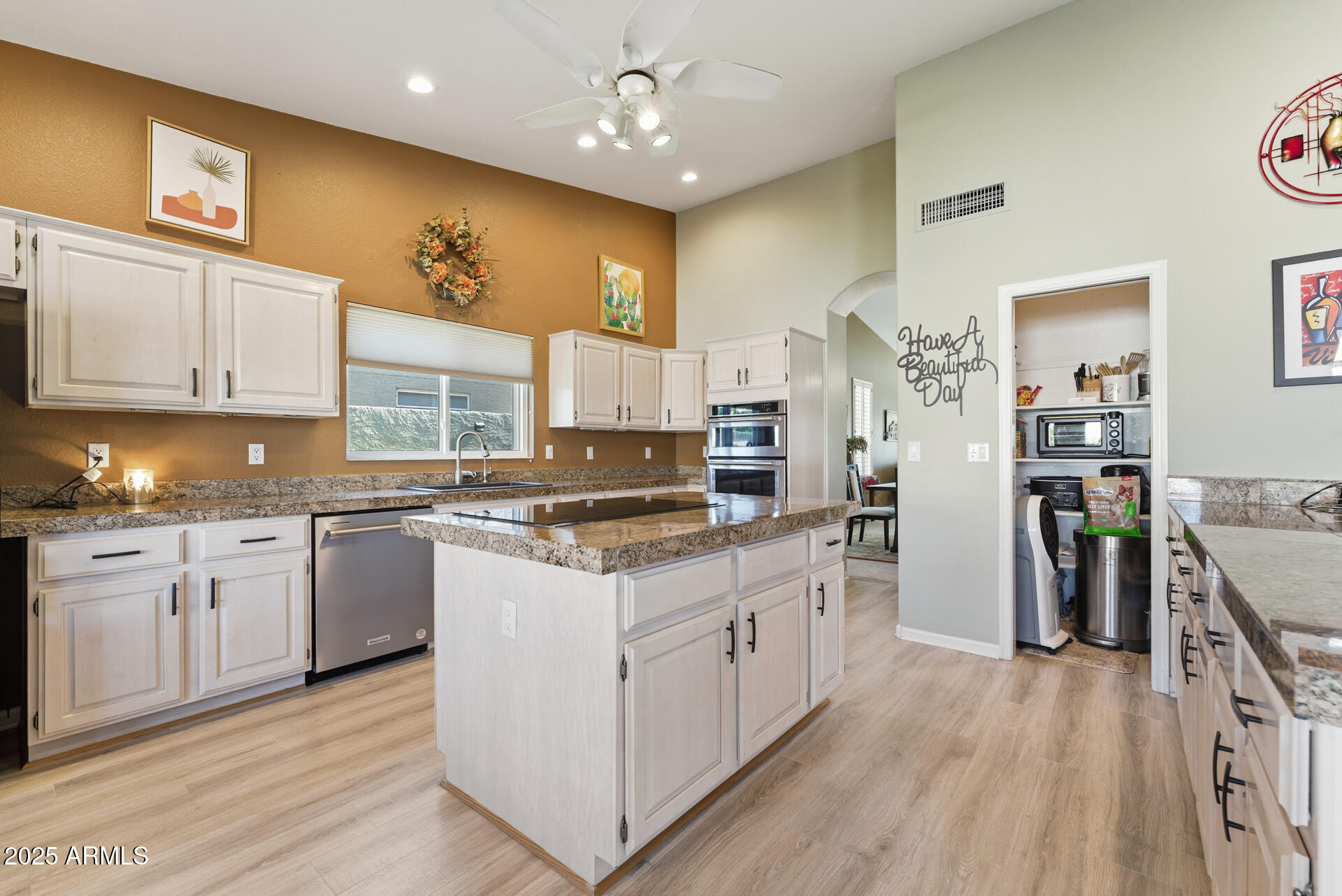 9230 E DIAMOND Drive