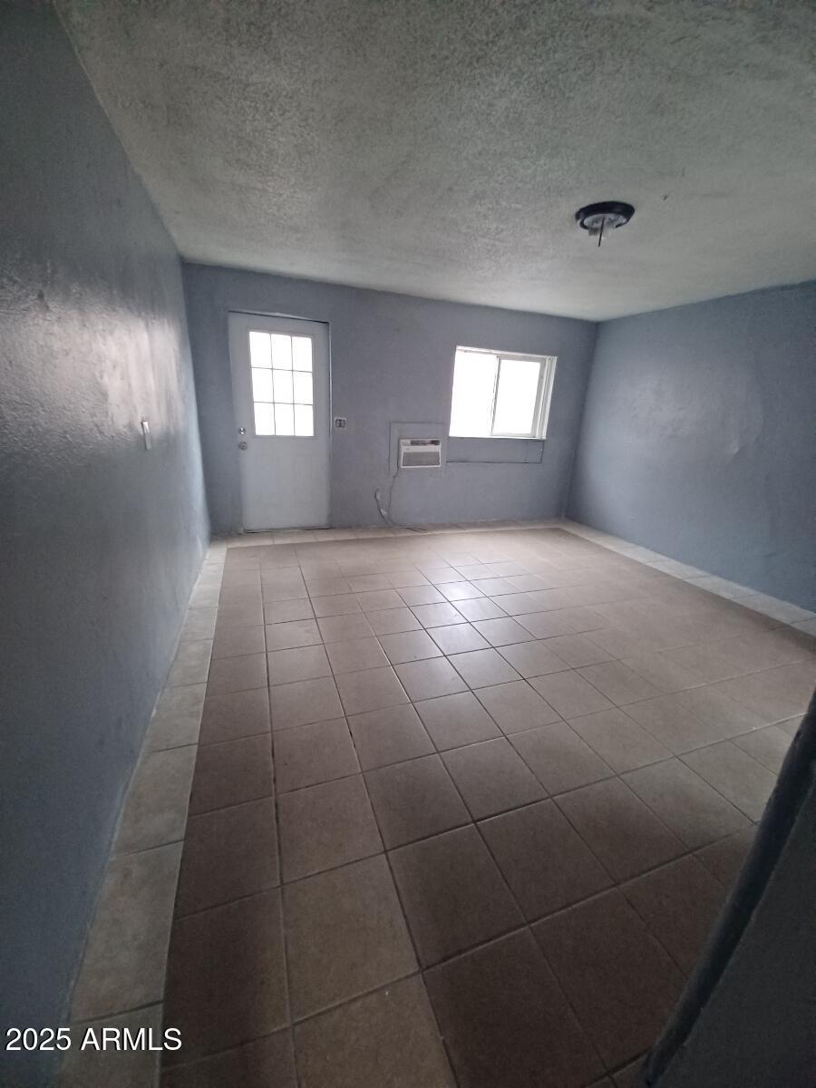 5911 W LAMAR Road 2