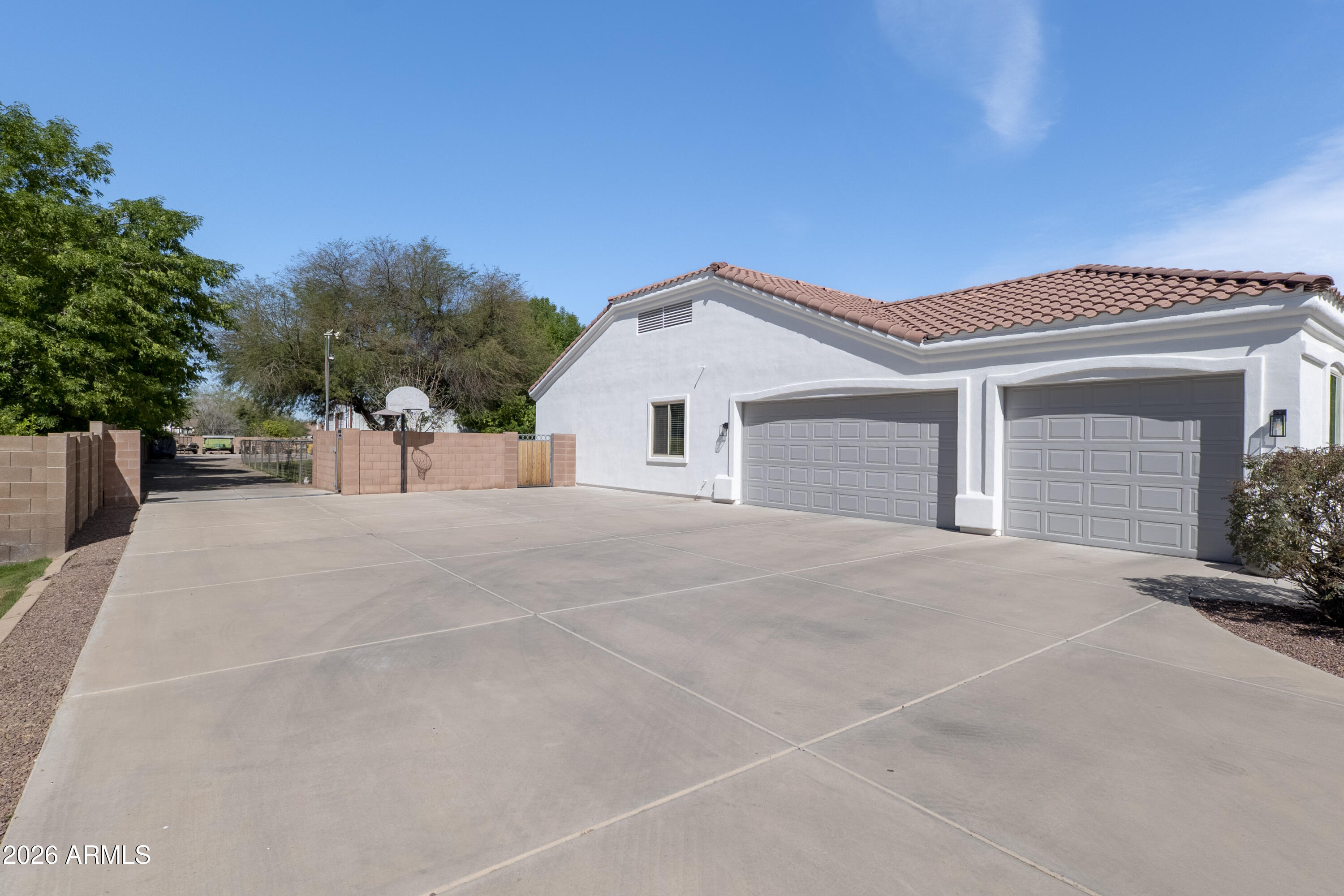 2090 E MELROSE Street