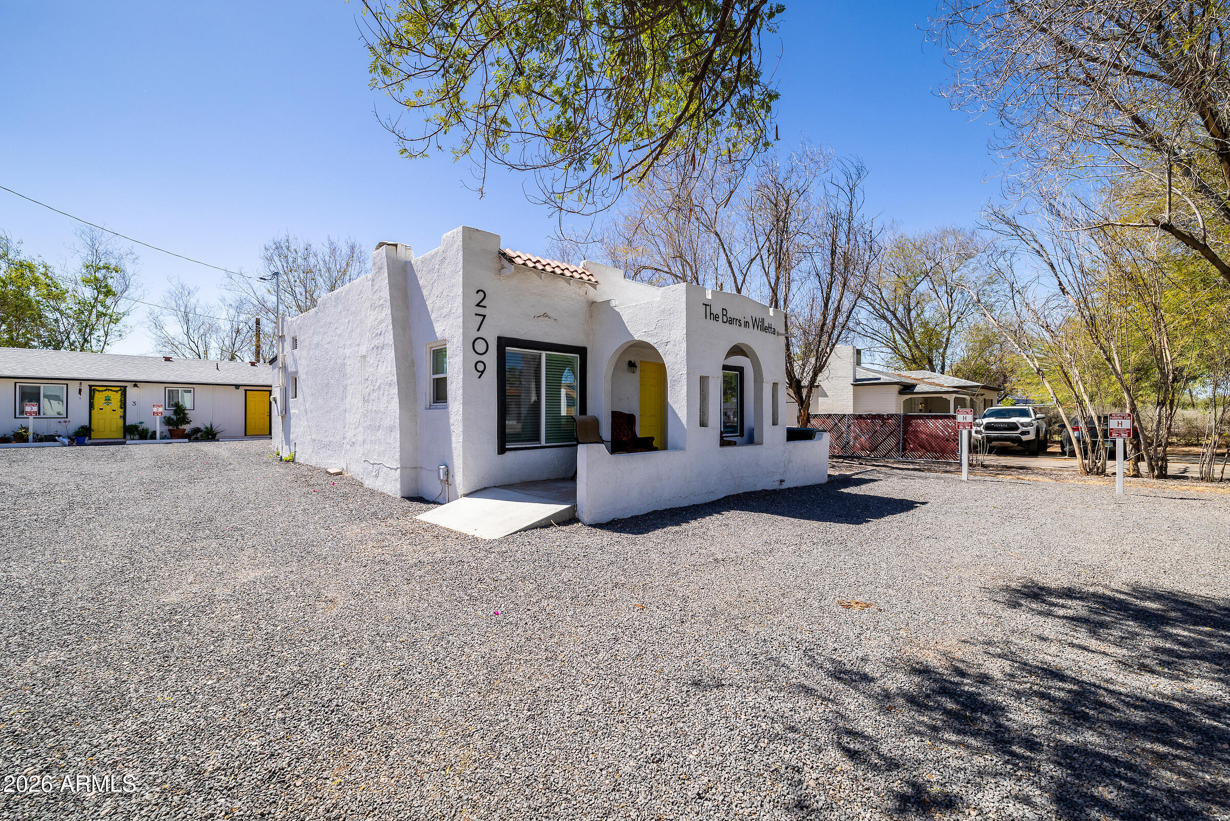 2709 E WILLETTA Street FRNT