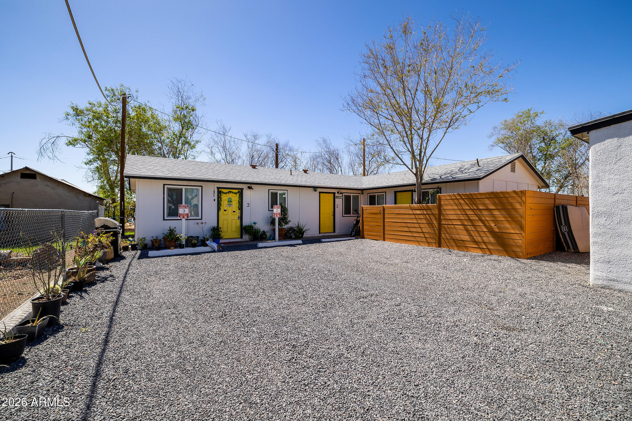 2709 E WILLETTA Street FRNT