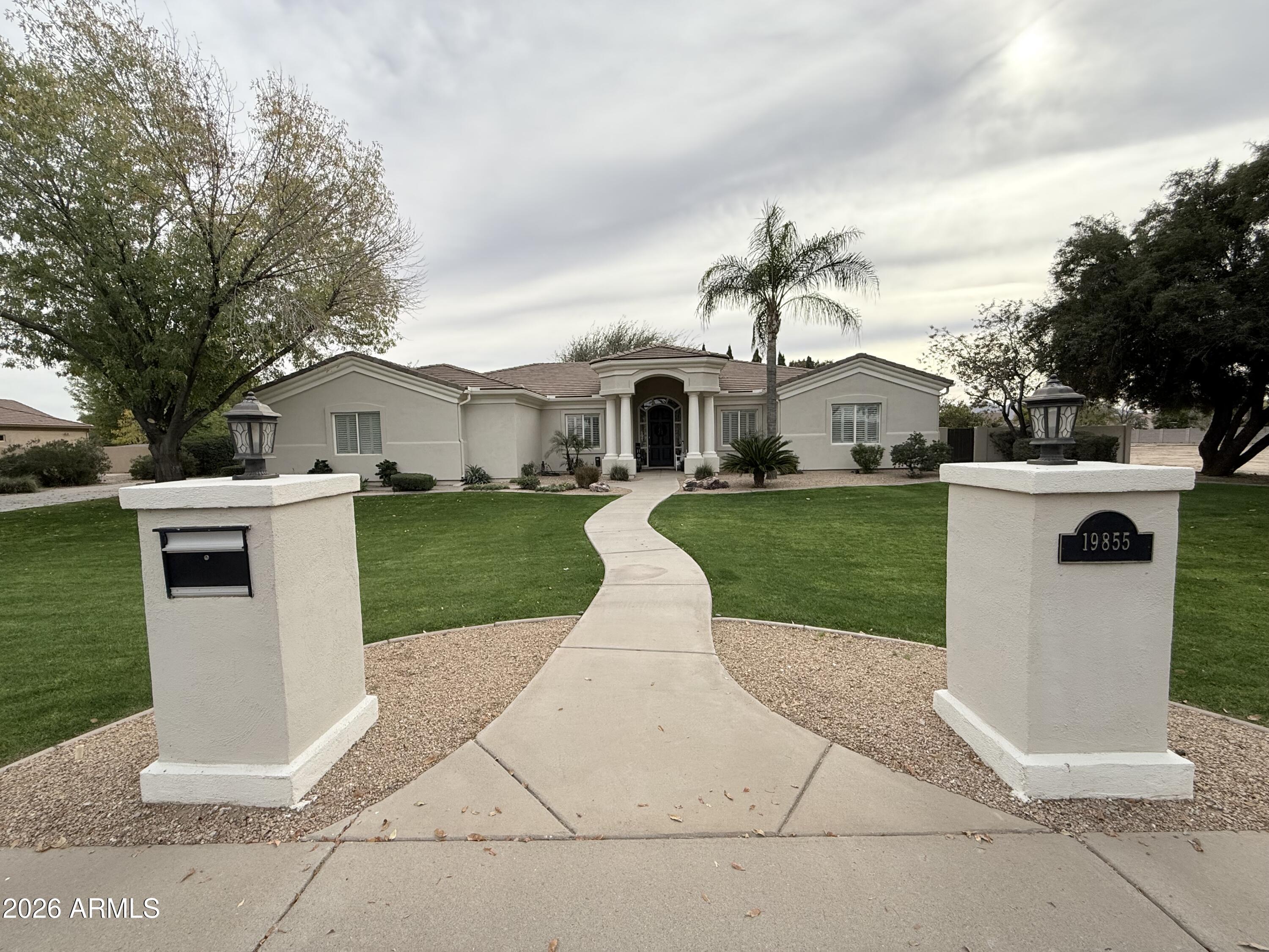 19855 E SONOQUI Boulevard