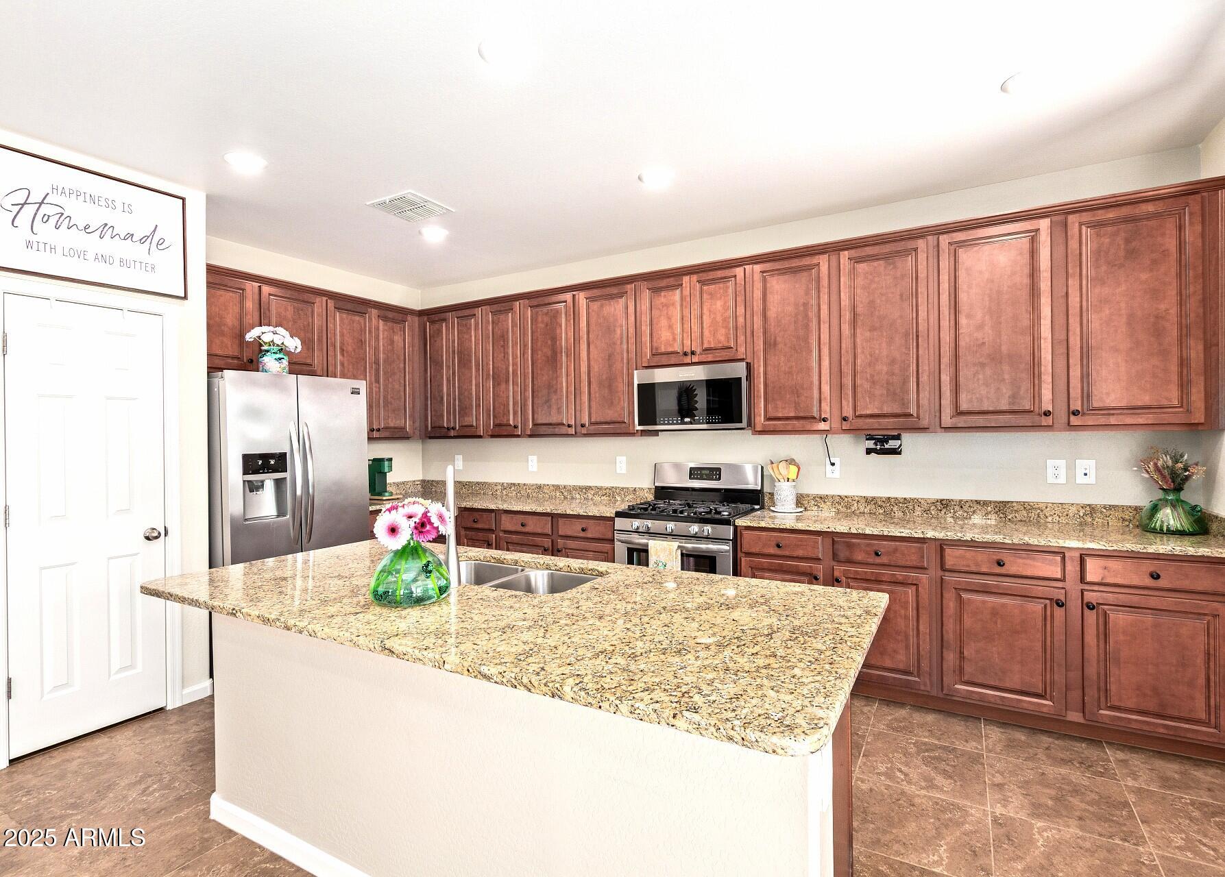 13123 W COTTONTAIL Lane