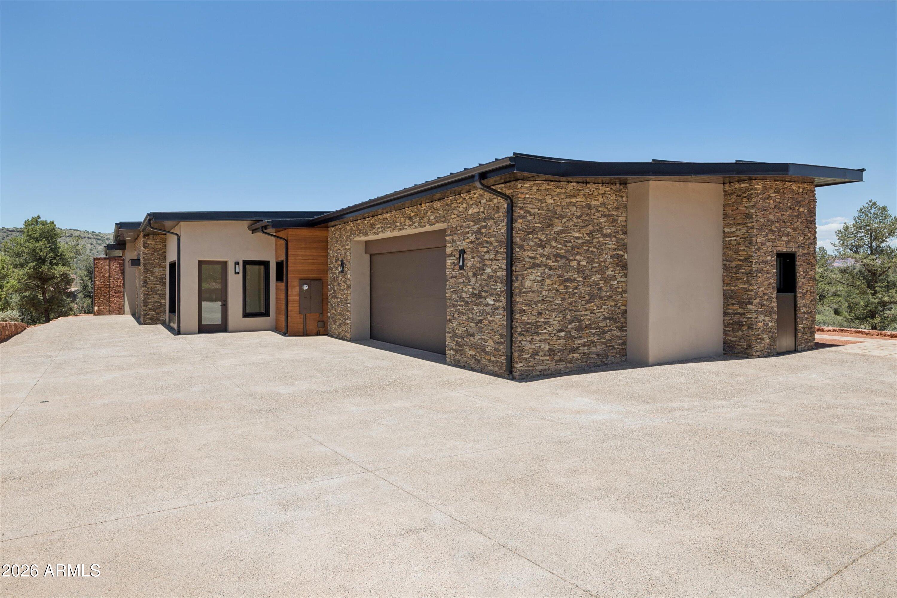10 AMBER CLIFFS Way