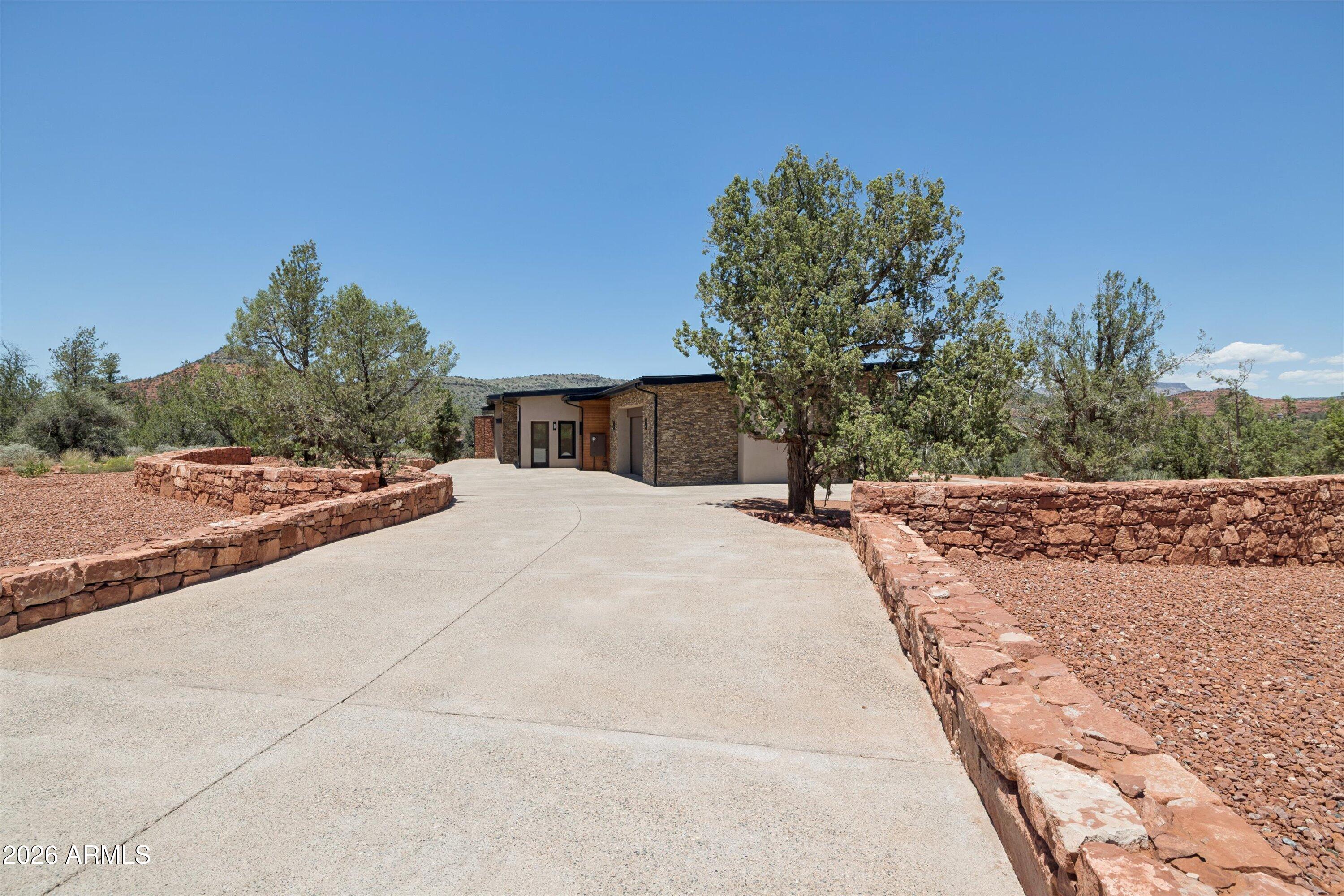 10 AMBER CLIFFS Way