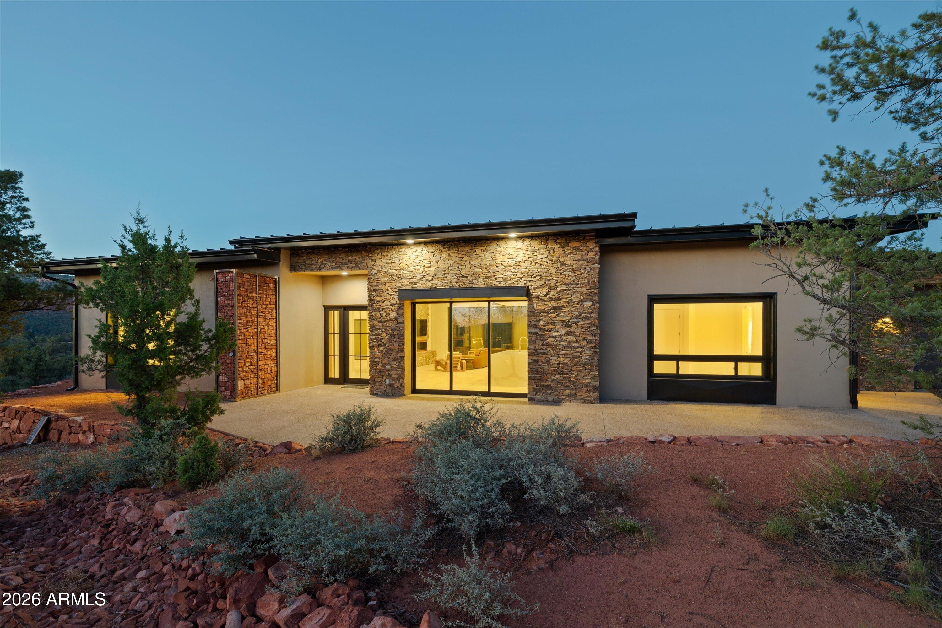 10 AMBER CLIFFS Way
