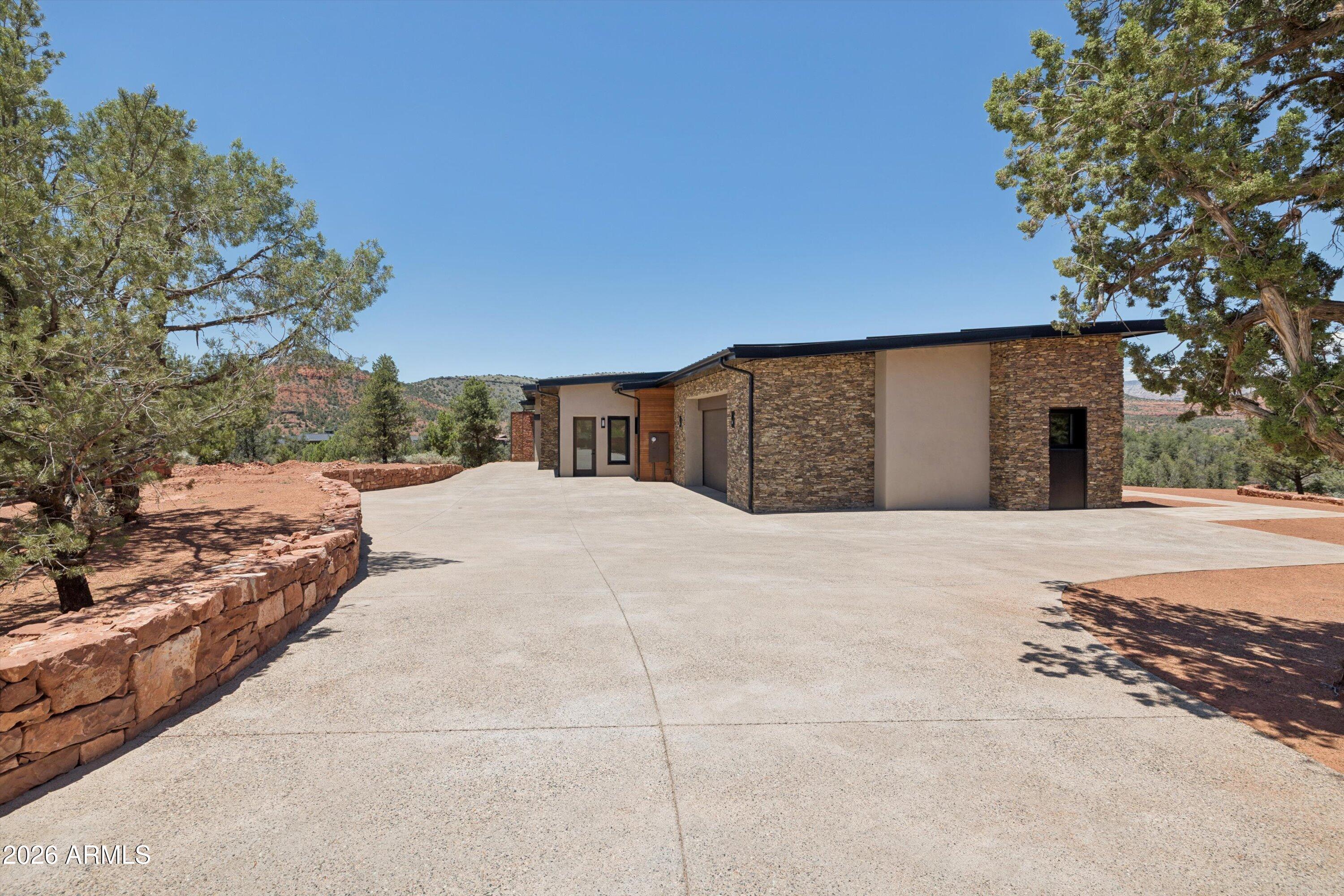 10 AMBER CLIFFS Way