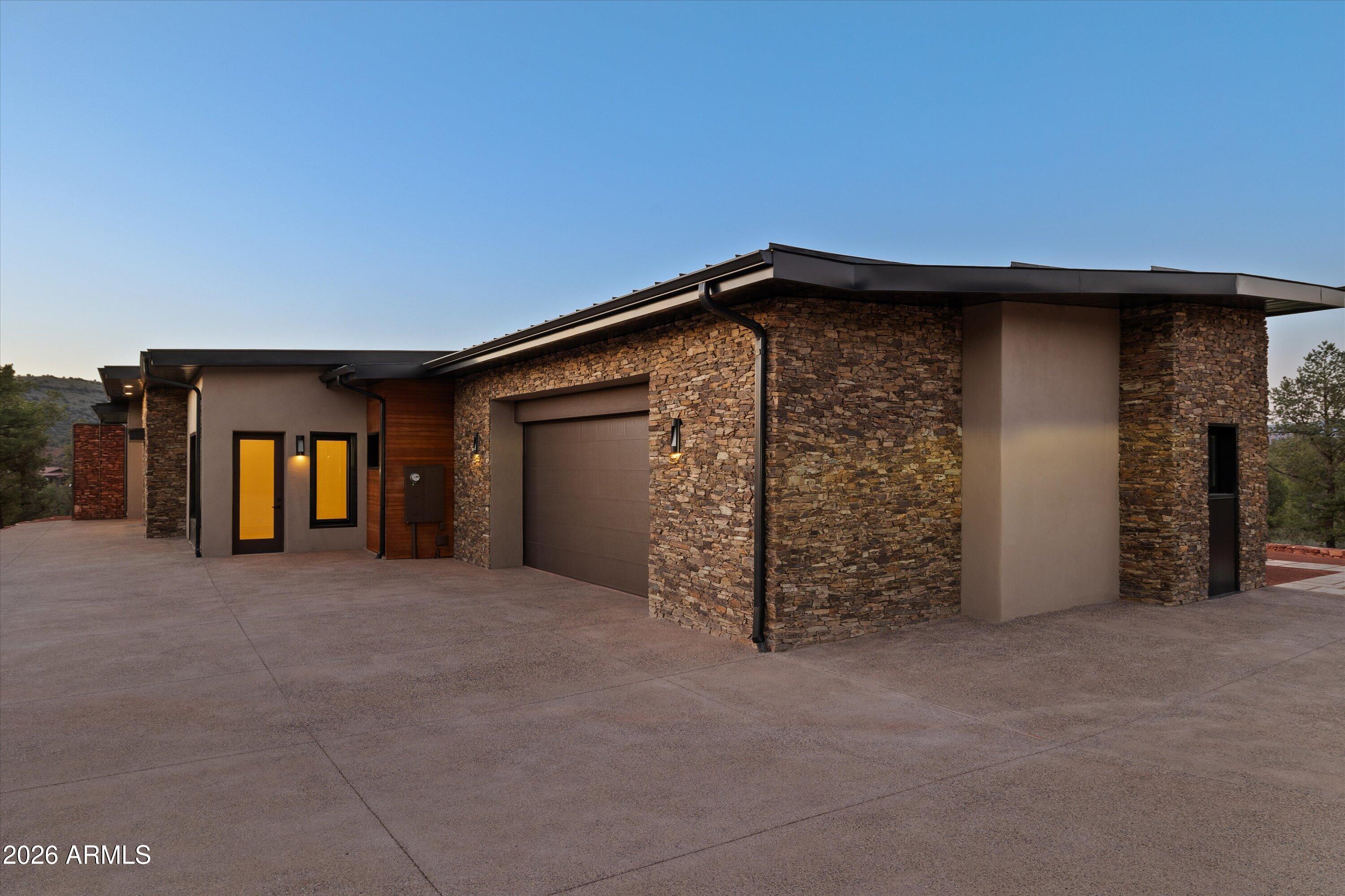 10 AMBER CLIFFS Way