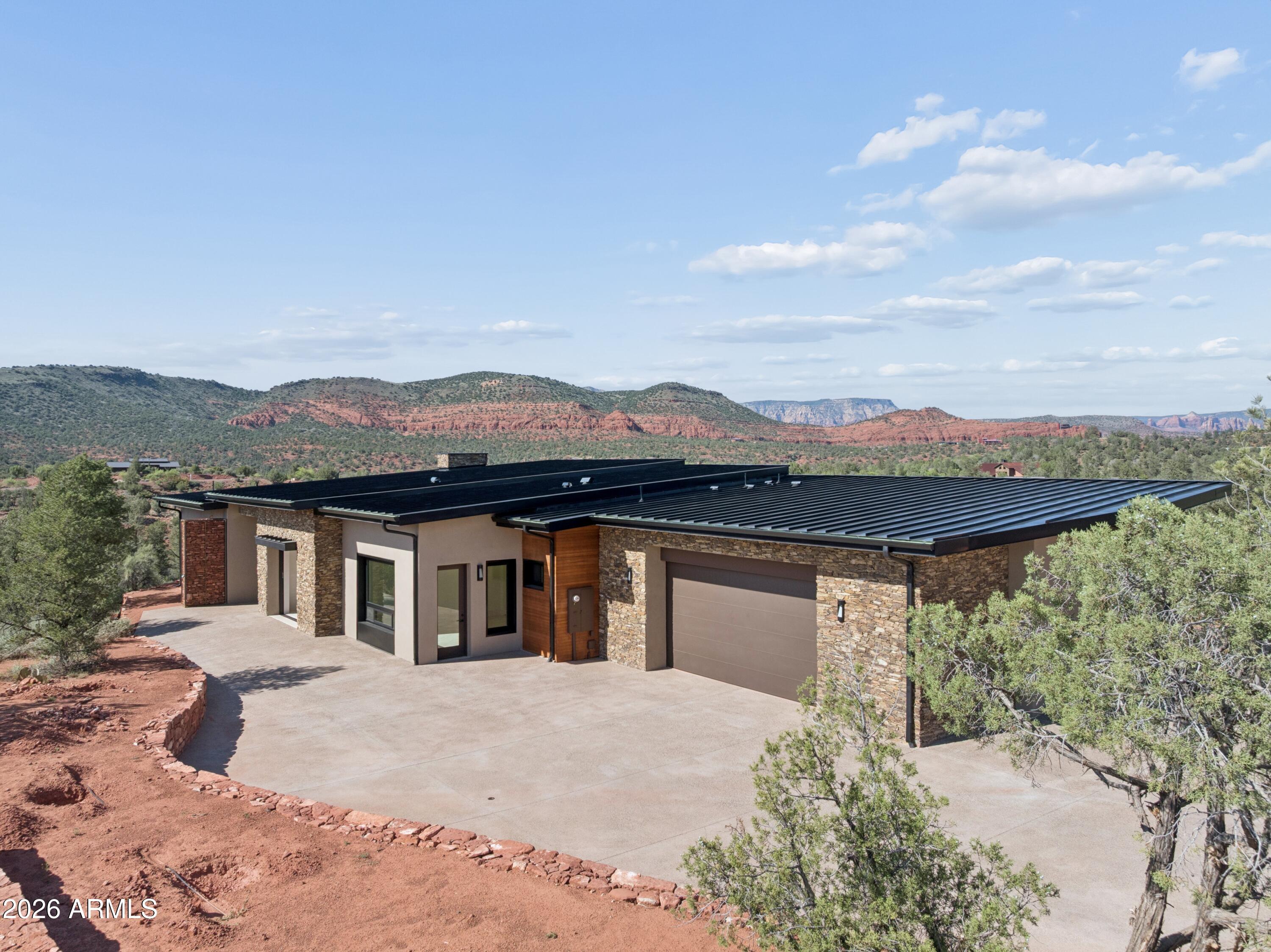 10 AMBER CLIFFS Way