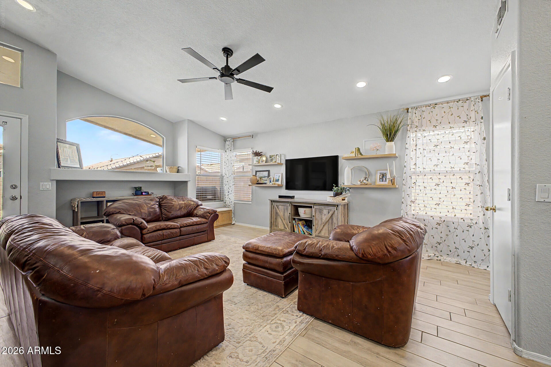 1376 E BINNER Drive
