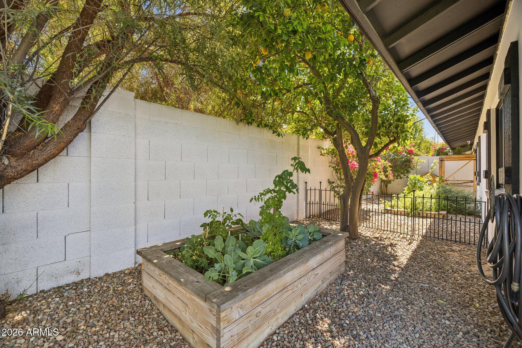 RANCHO SAGUARO UN - Residential