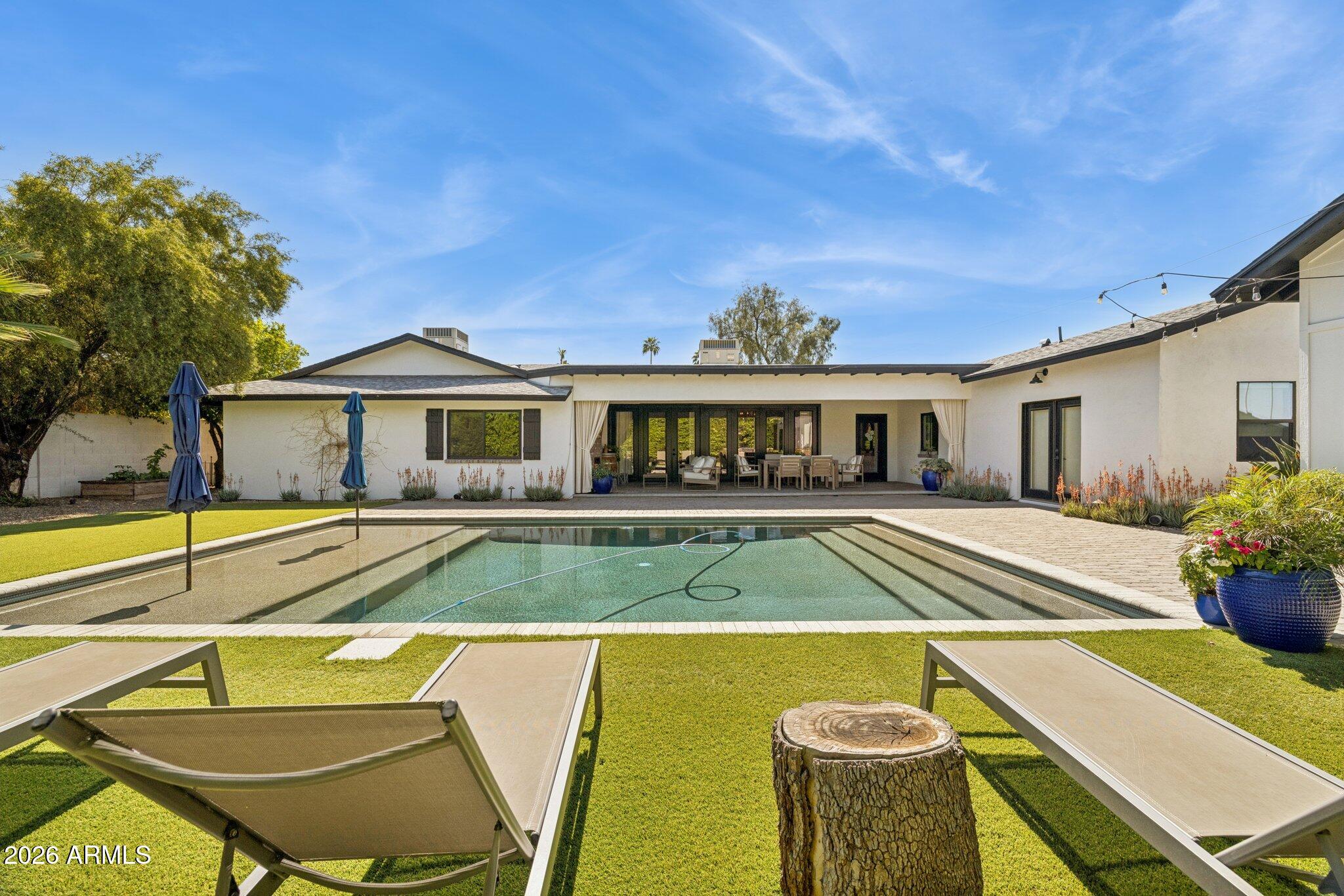 5402 E Corrine Drive E