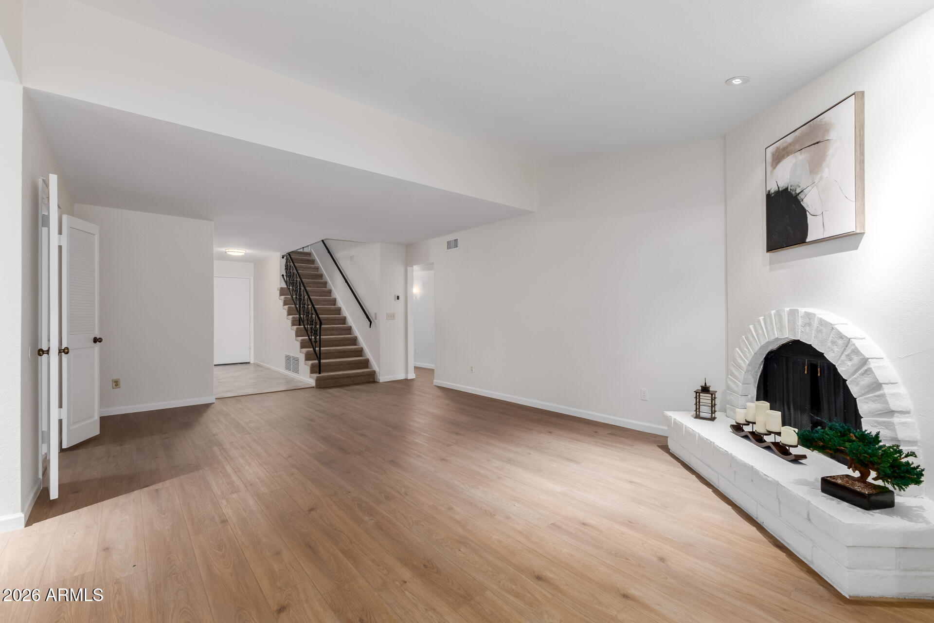 8361 E VIA DE LA ESCUELA --